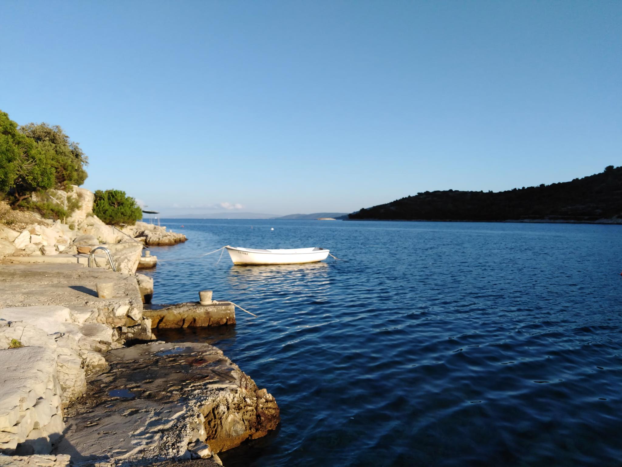 Vakantiehuis met omheinde tuin in Vinisce (Kroatië) 2 honden zijn welkom