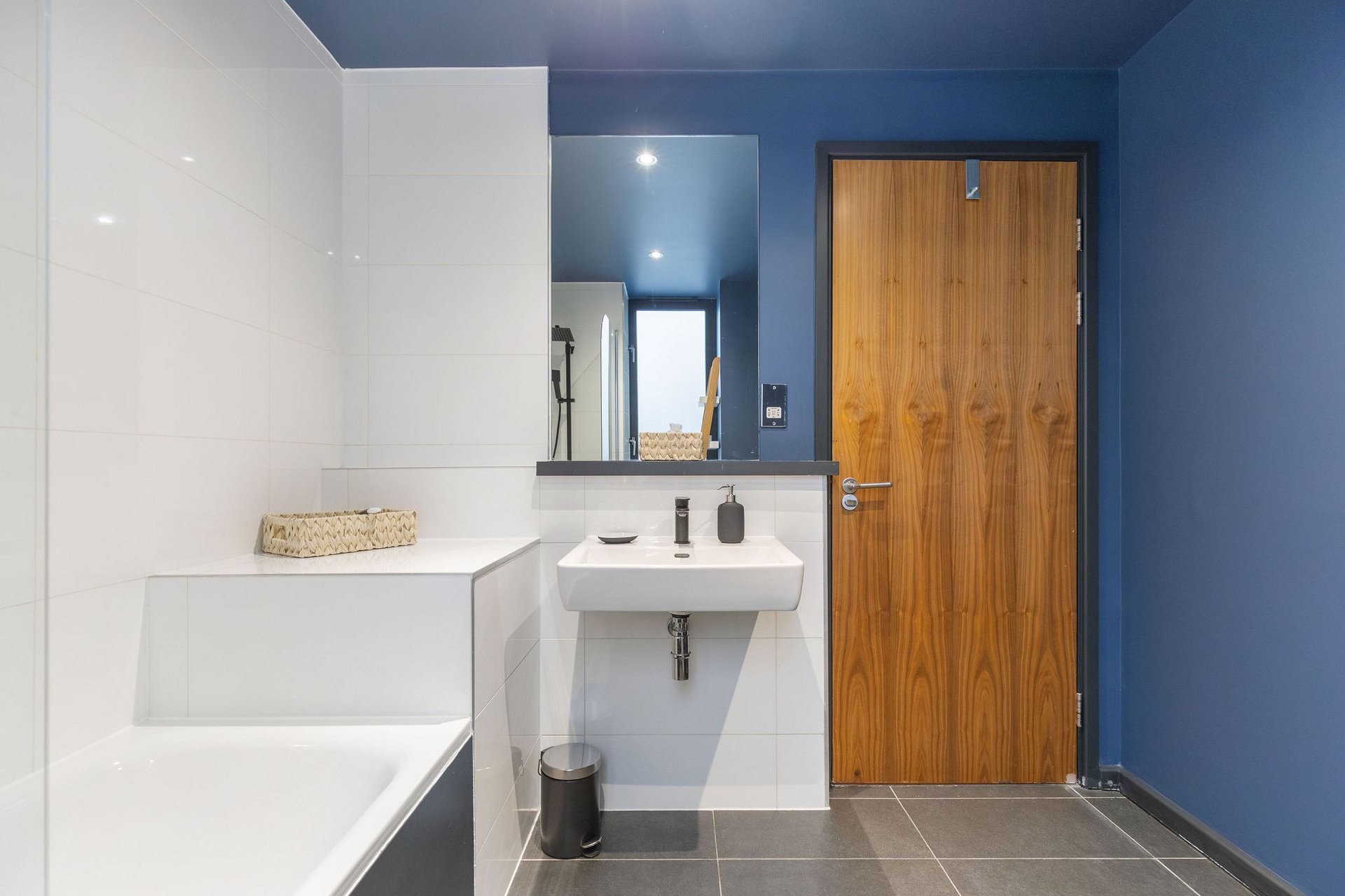 Stylish Hoxton Duplex   Perfect for Couples   Small Groups in flat 14, 22 Westland Place, London N1 7JR, UK, London, United Kingdom - Property image 16 - VivreStays