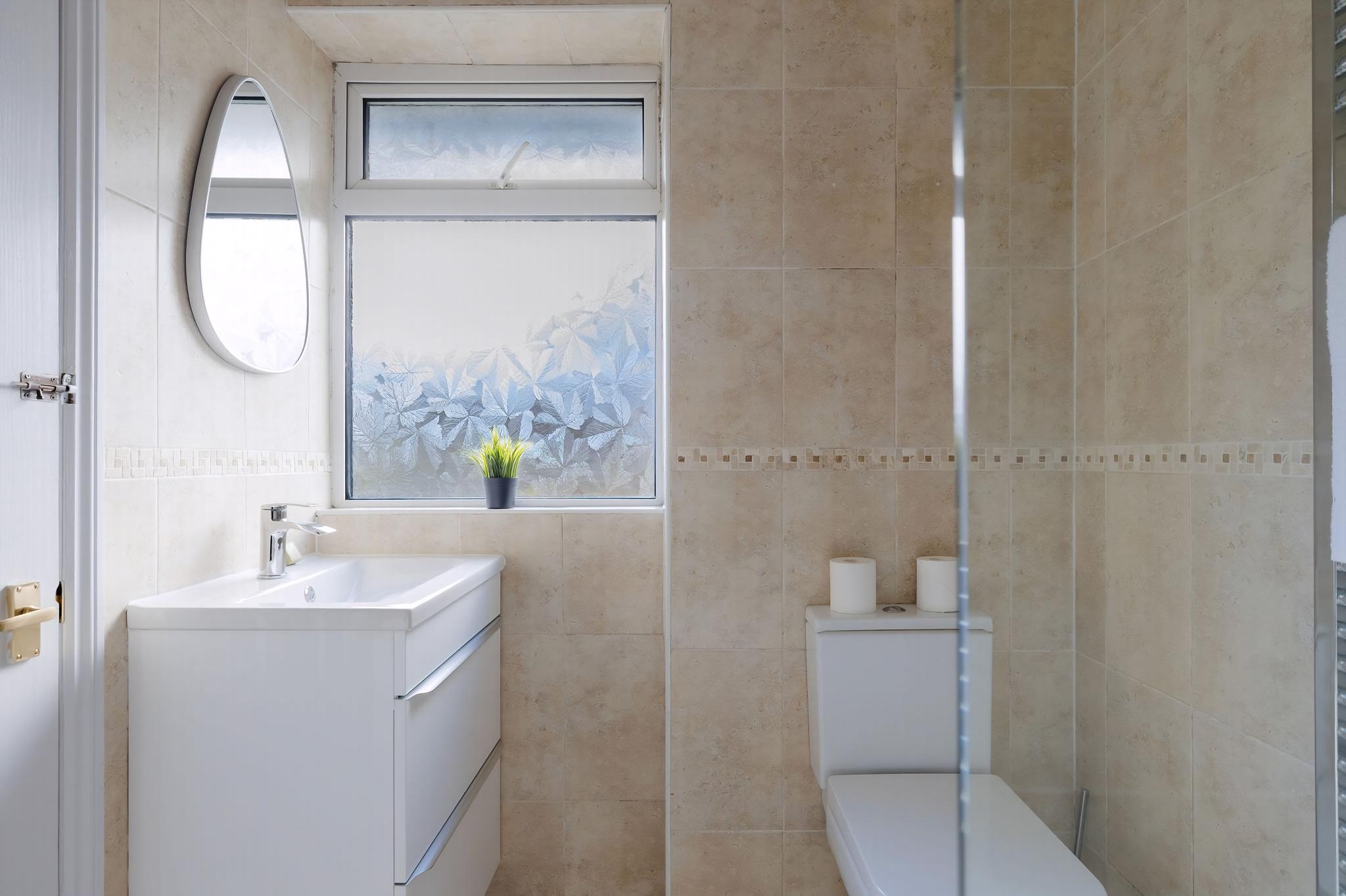 GuestReady - Charming Retreat in North-West London in 20 Goldsmith Lane, London NW9 9AH, UK NW9 9AH - Property image 14 - VivreStays