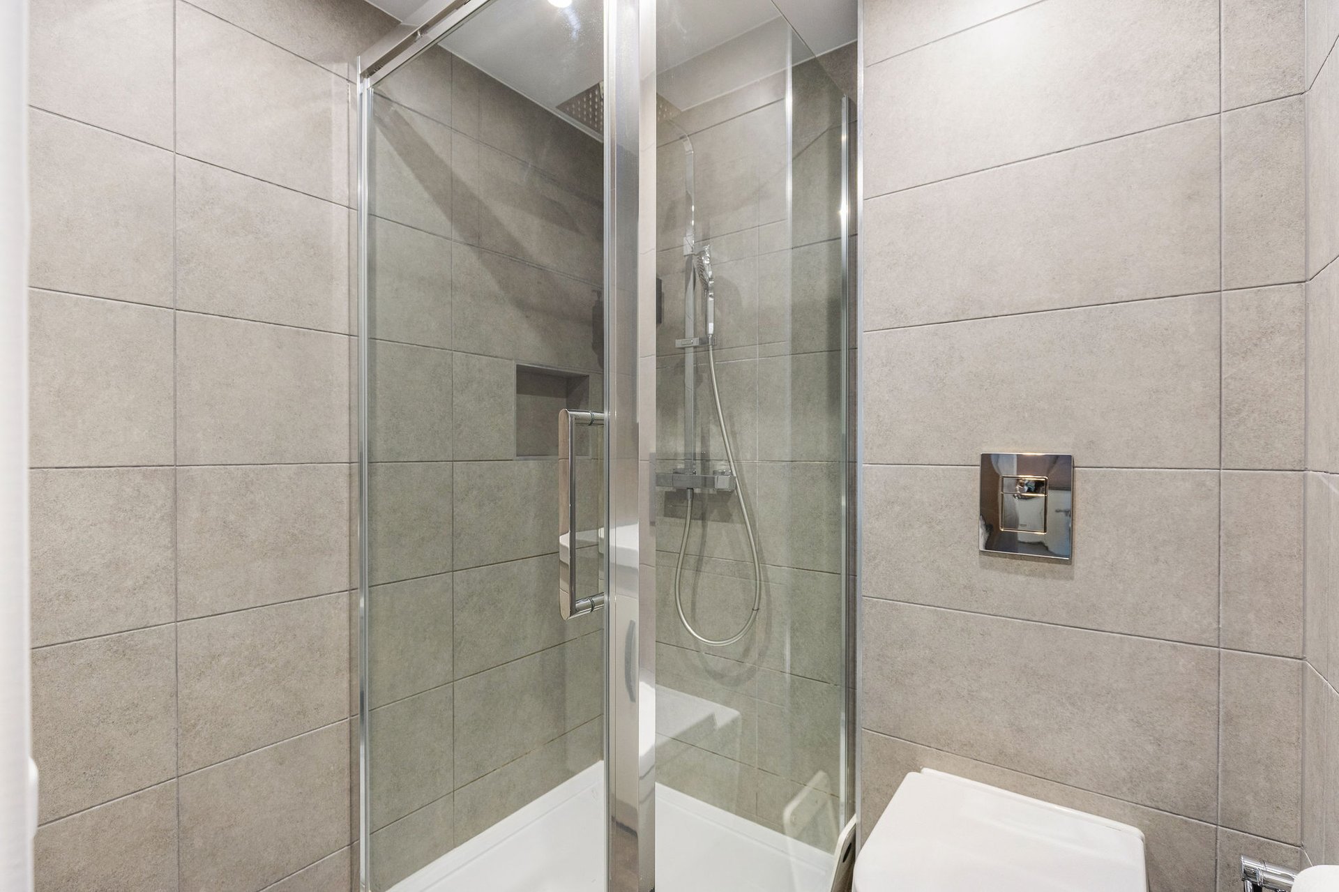 GuestReady - Stylish 1bed near Wembley Stadium in 8 Perimeade Road, Perivale, Greenford UB6 7AR, UK UB6 7AR - Property image 38 - VivreStays