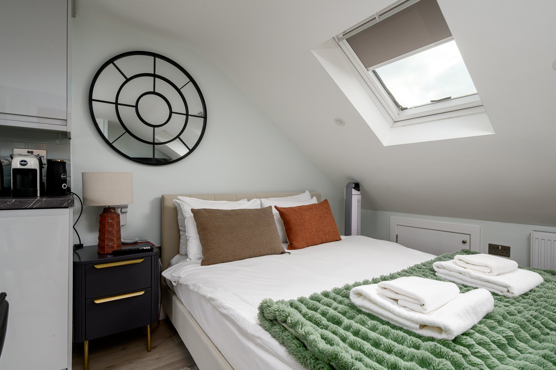 View GuestReady - Modern studio near Wembley Stadium in 8 Perimeade Road, Perivale, Greenford UB6 7AR, UK UB6 7AR GuestReady - Modern studio near Wembley Stadium in 8 Perimeade Road, Perivale, Greenford UB6 7AR, UK UB6 7AR - Property image 4 - VivreStays