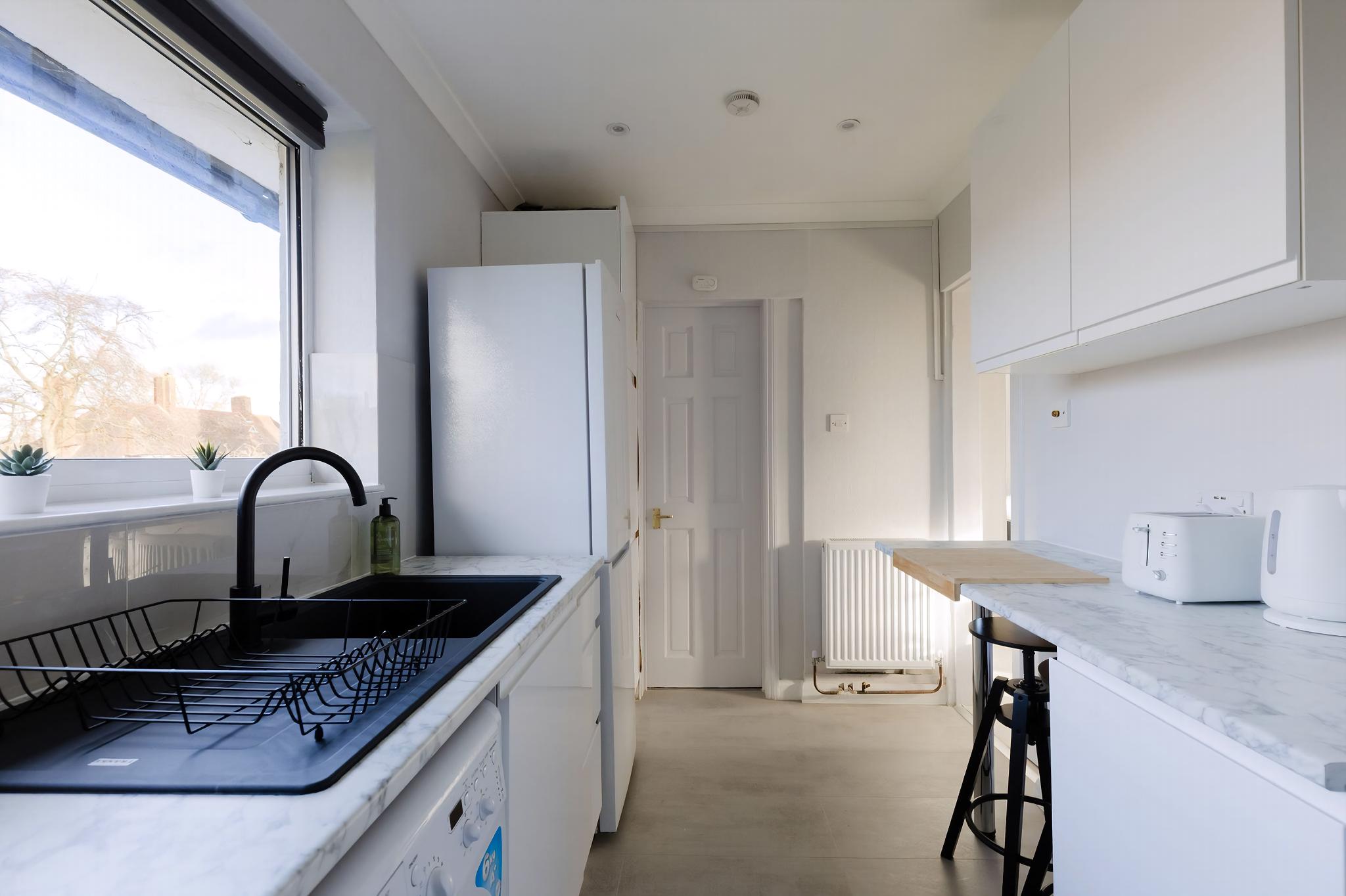 GuestReady - Charming Retreat in North-West London in 20 Goldsmith Lane, London NW9 9AH, UK NW9 9AH - Property image 17 - VivreStays
