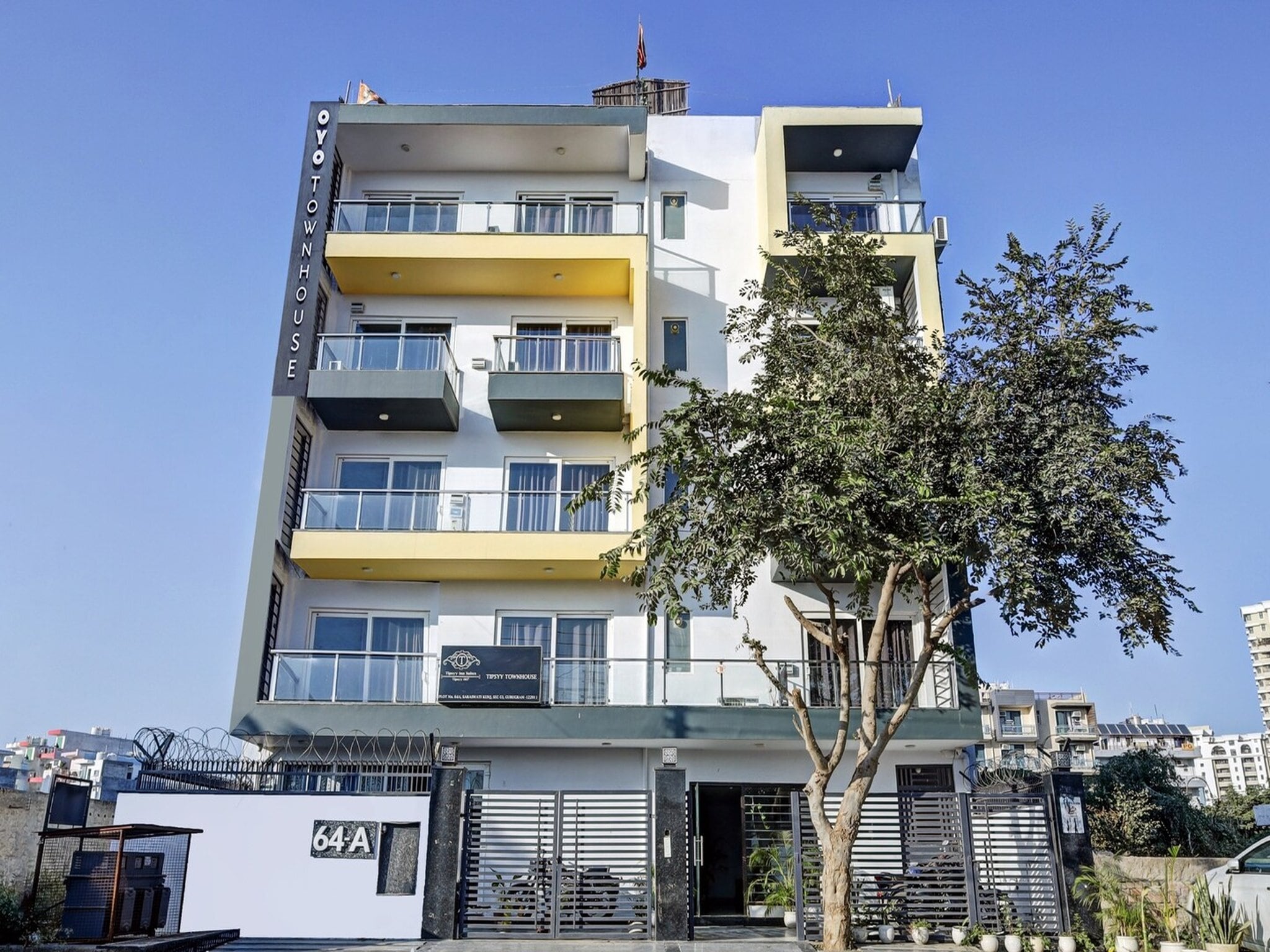 Townhouse Tipsyy Near Bestech Central - Gurgaon