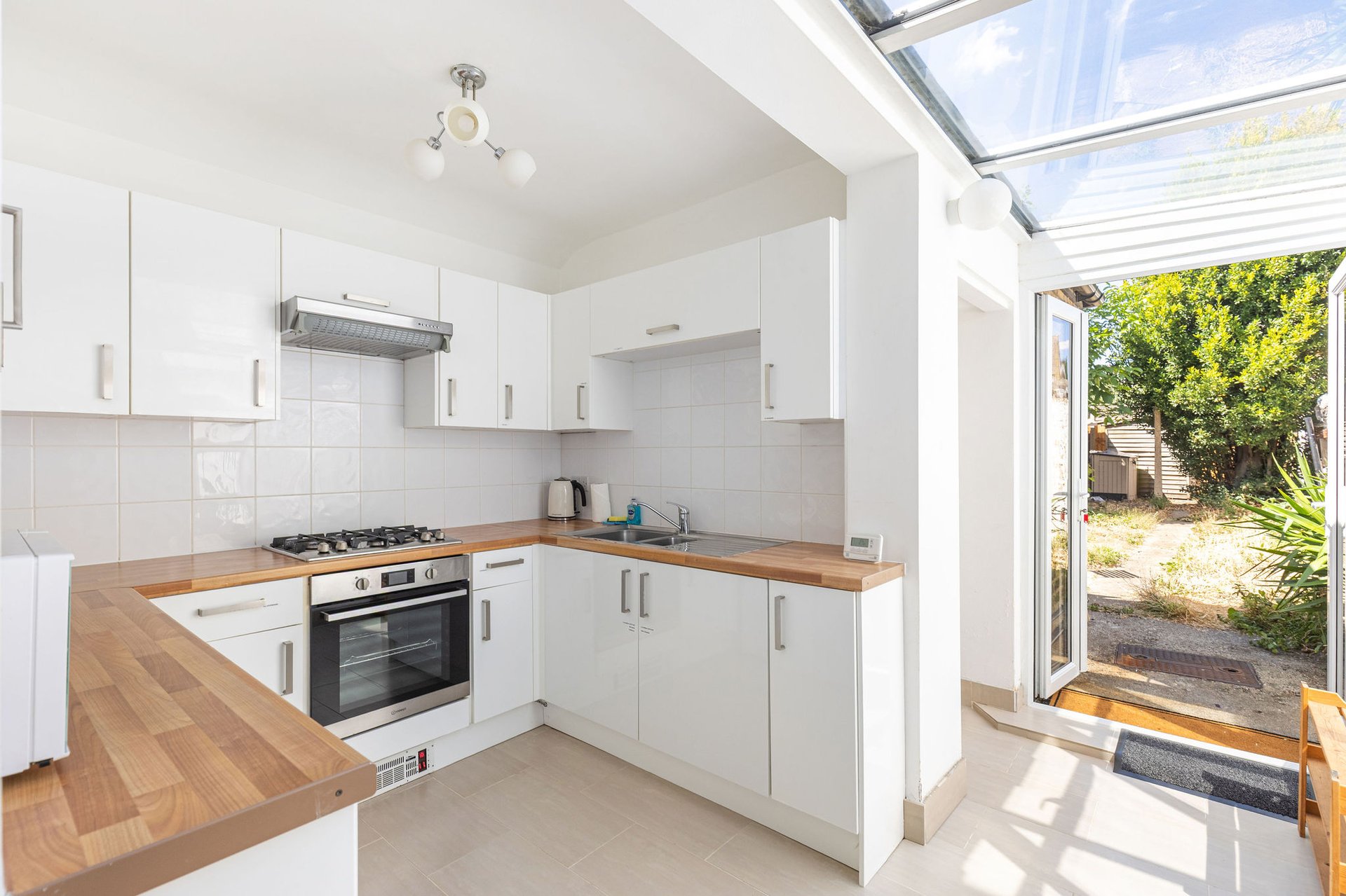 View GuestReady - Charming Kingston Home with Garden in 71 Acre Rd, Kingston upon Thames KT2 6ES, UK KT2 6ES GuestReady - Charming Kingston Home with Garden in 71 Acre Rd, Kingston upon Thames KT2 6ES, UK KT2 6ES - Property image 16 - VivreStays