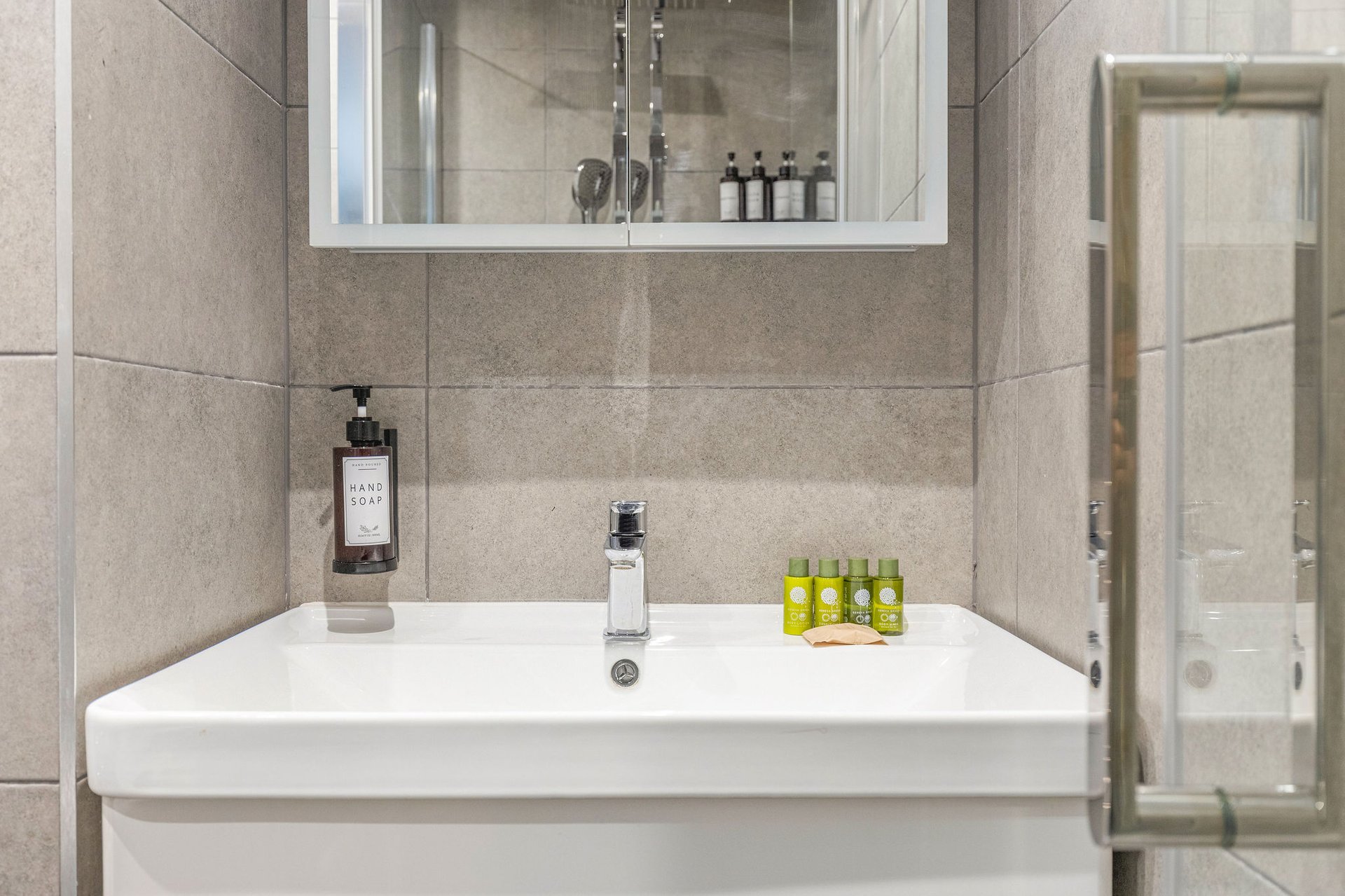 GuestReady - Stylish 1bed near Wembley Stadium in 8 Perimeade Road, Perivale, Greenford UB6 7AR, UK UB6 7AR - Property image 37 - VivreStays