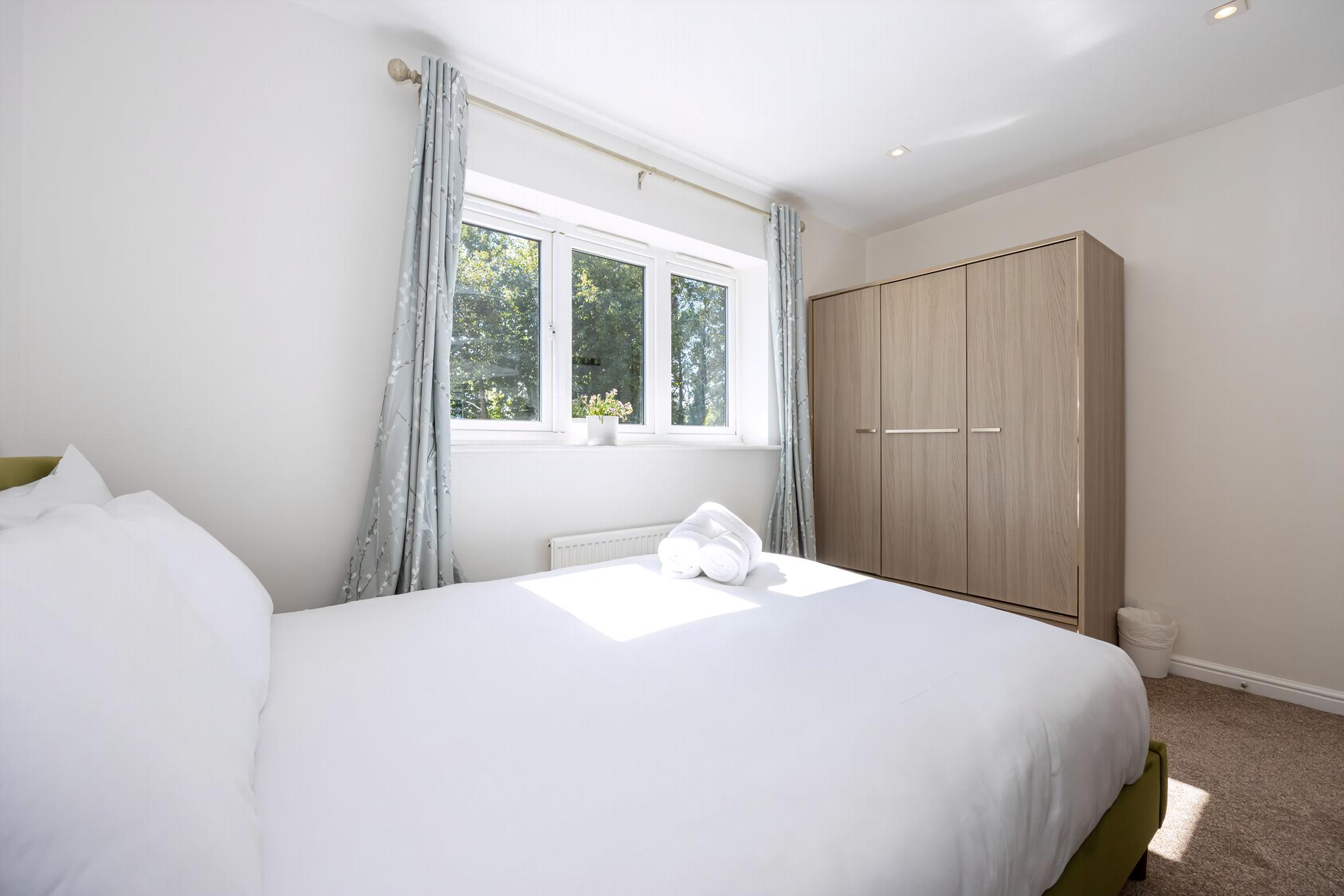 GuestReady - A Haven by the River in 45 Langland Drive, Eccles, Manchester, UK M30 7NJ - Property image 15 - VivreStays