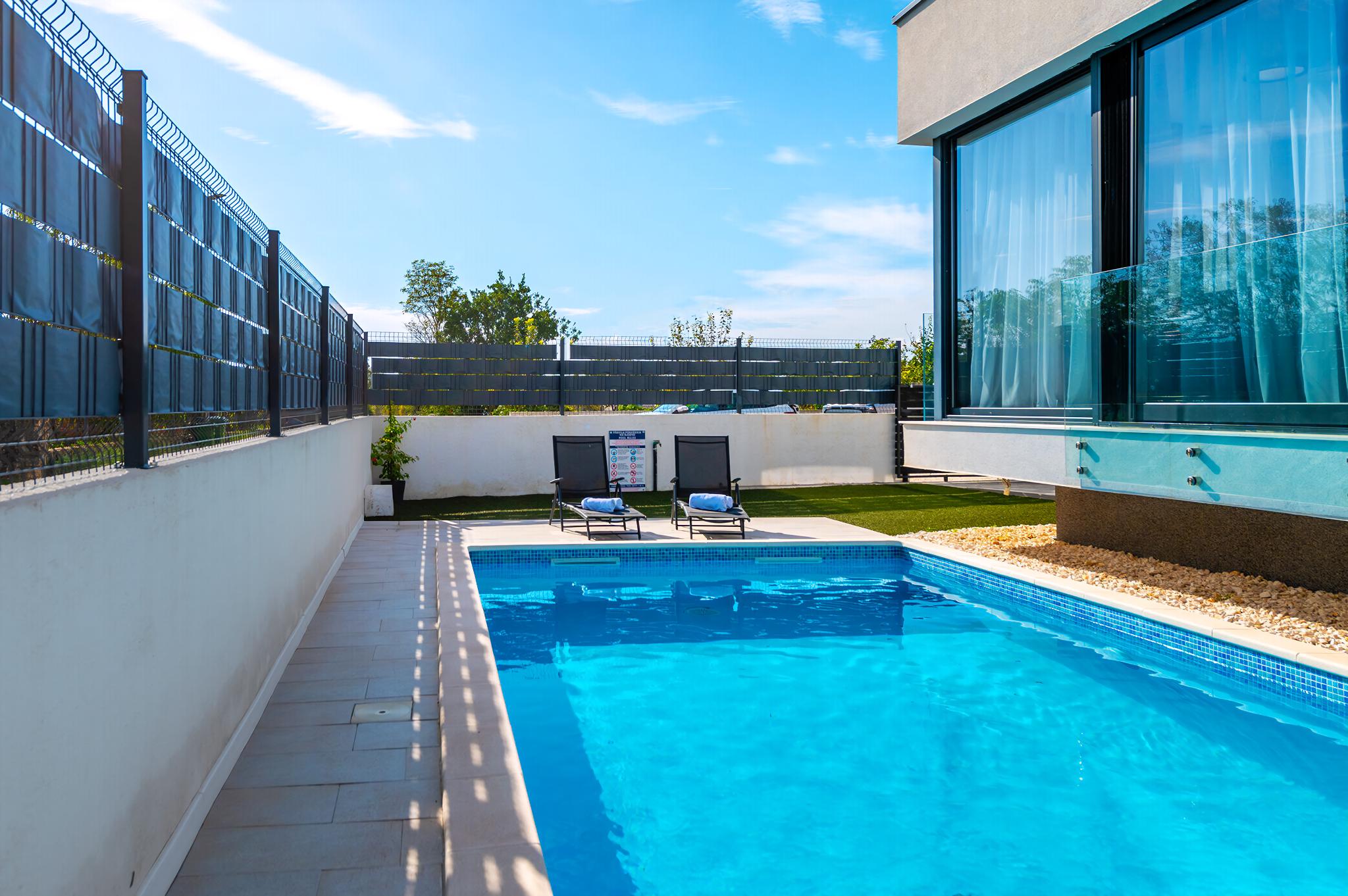 Ferienhaus mit umzäuntem Garten in Rupe (Kroatien) und 3 Hunde erlaubt