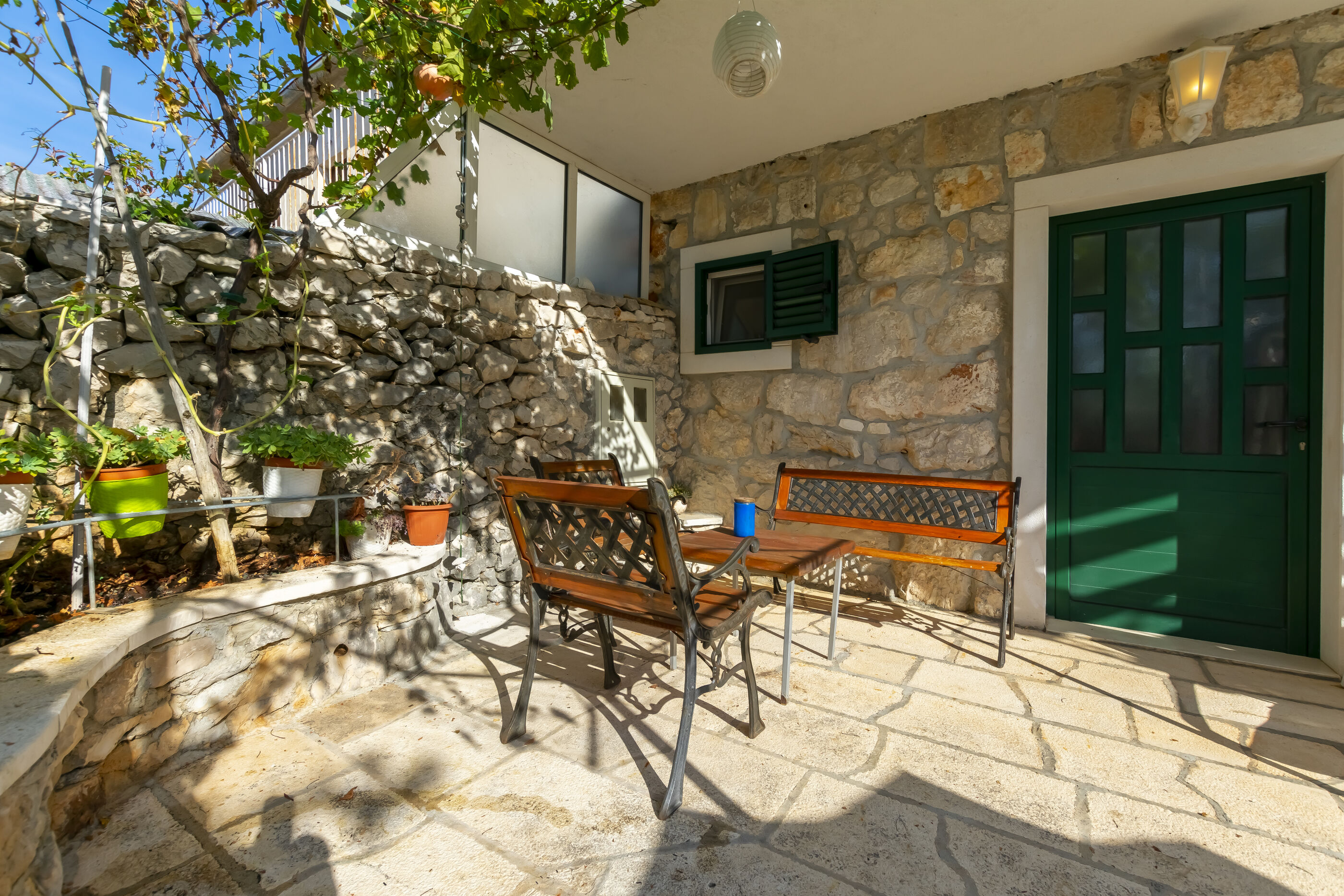 Vakantiehuis met omheinde tuin in Vinisce (Kroatië) 2 honden zijn welkom
