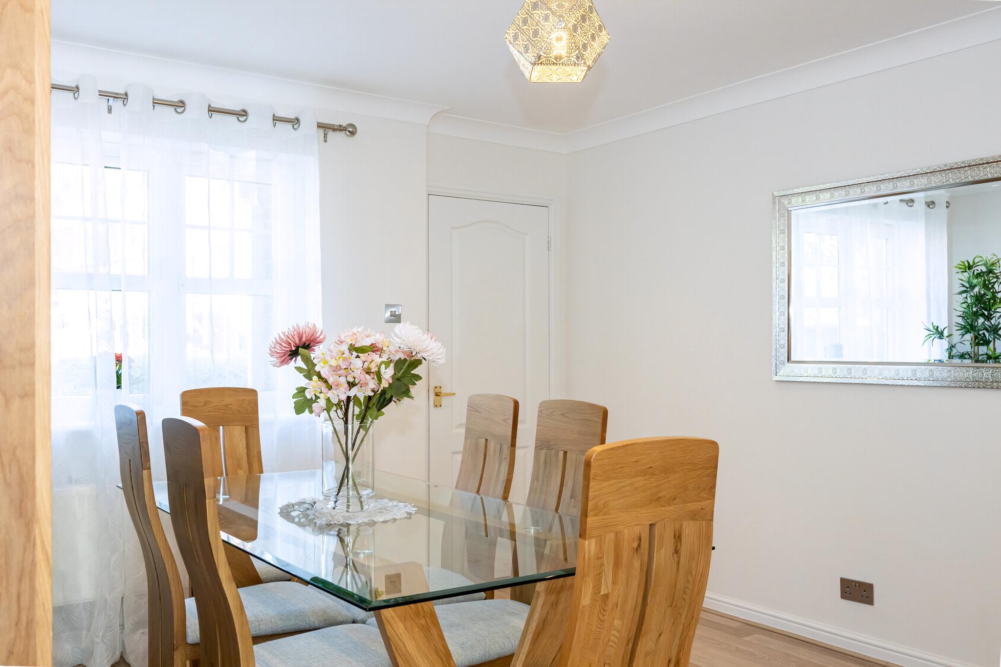 GuestReady - A Haven by the River in 45 Langland Drive, Eccles, Manchester, UK M30 7NJ - Property image 7 - VivreStays