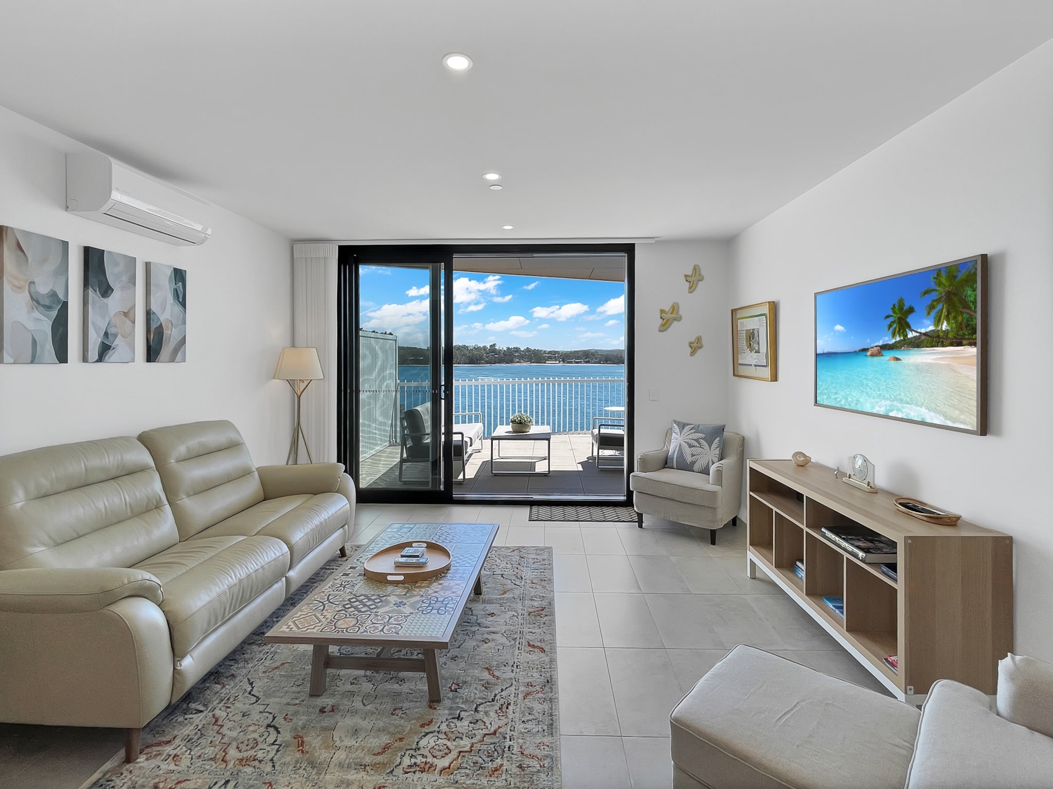 Modern 2-bedroom Apartment With Pool Access - Australia