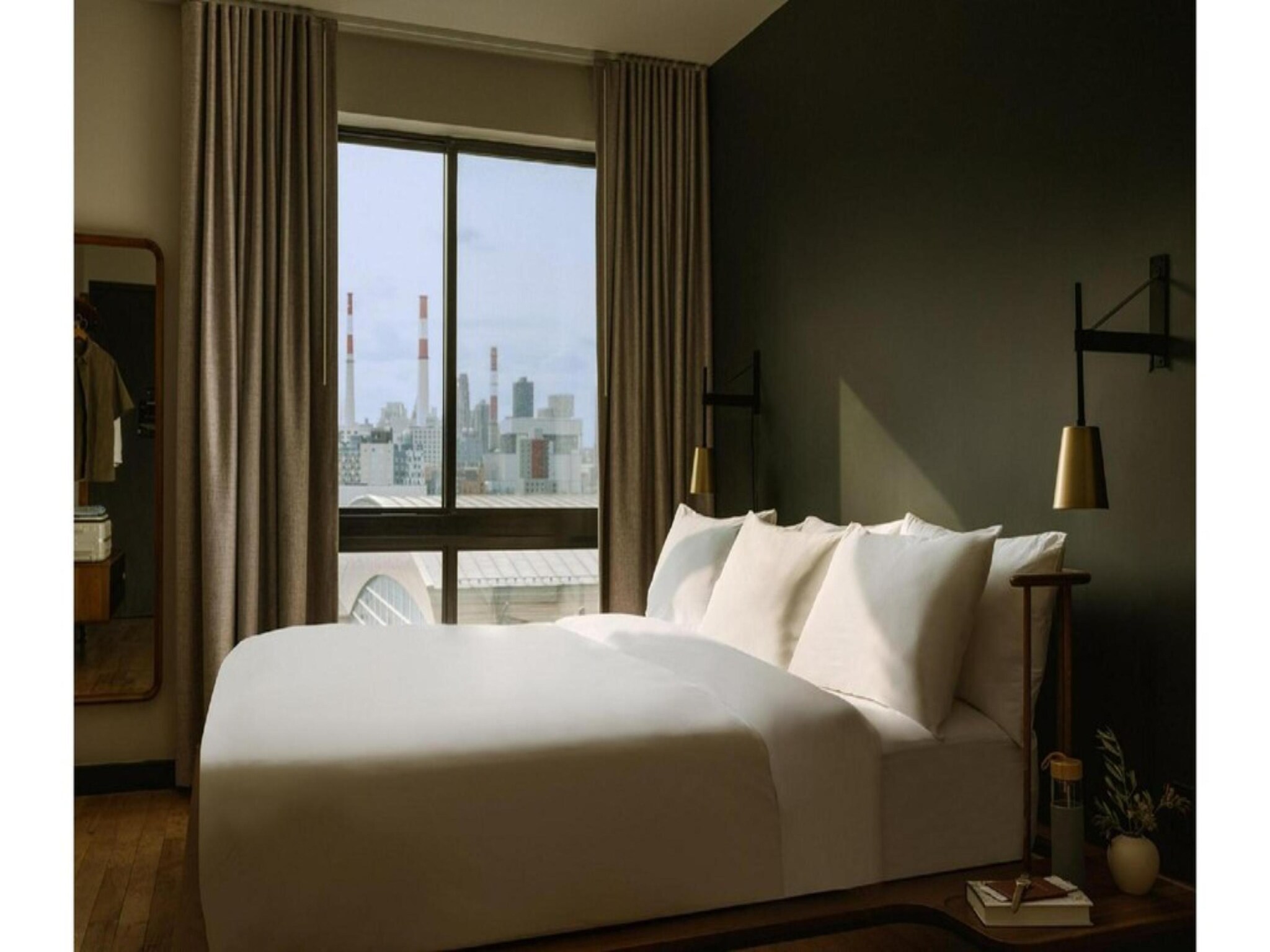 Luxe Room |1 King Bed | Dutch Hotel - Queens, NY