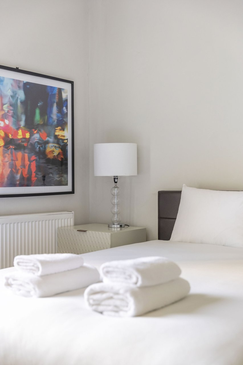 GuestReady - Charming Kensington Flat in flat 4, 34 Avonmore Road, London W14 8RS, UK W14 8RU - Property image 17 - VivreStays