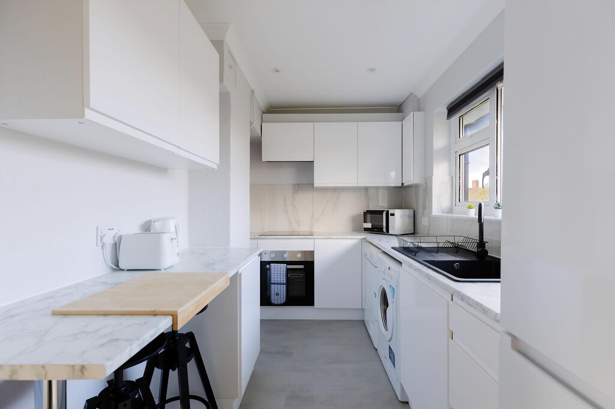 GuestReady - Charming Retreat in North-West London in 20 Goldsmith Lane, London NW9 9AH, UK NW9 9AH - Property image 15 - VivreStays