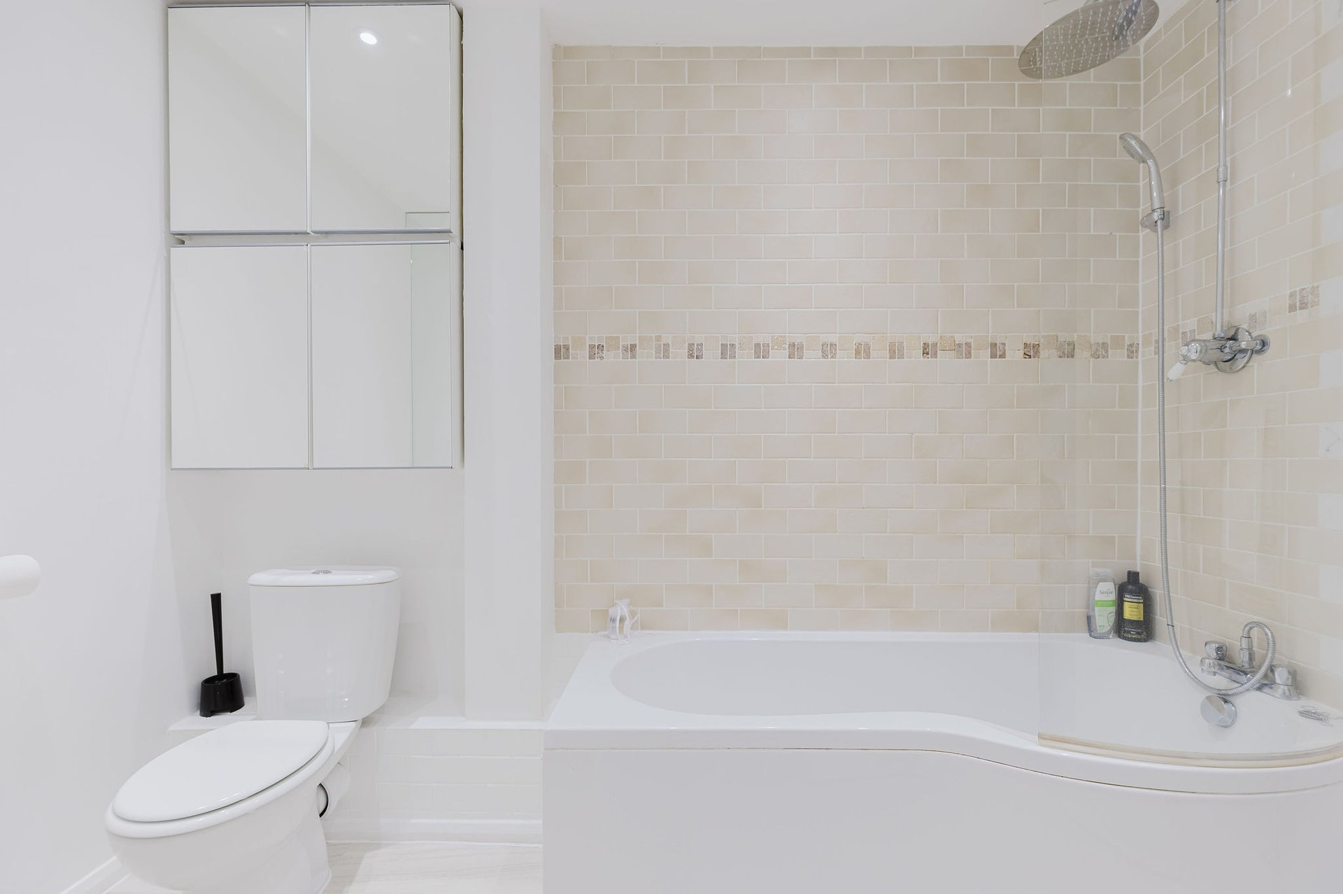 GuestReady - Modern 2bed with Garden in Southwark in 58 Henley Drive, London SE1 3AR, UK, London, United Kingdom - Property image 11 - VivreStays