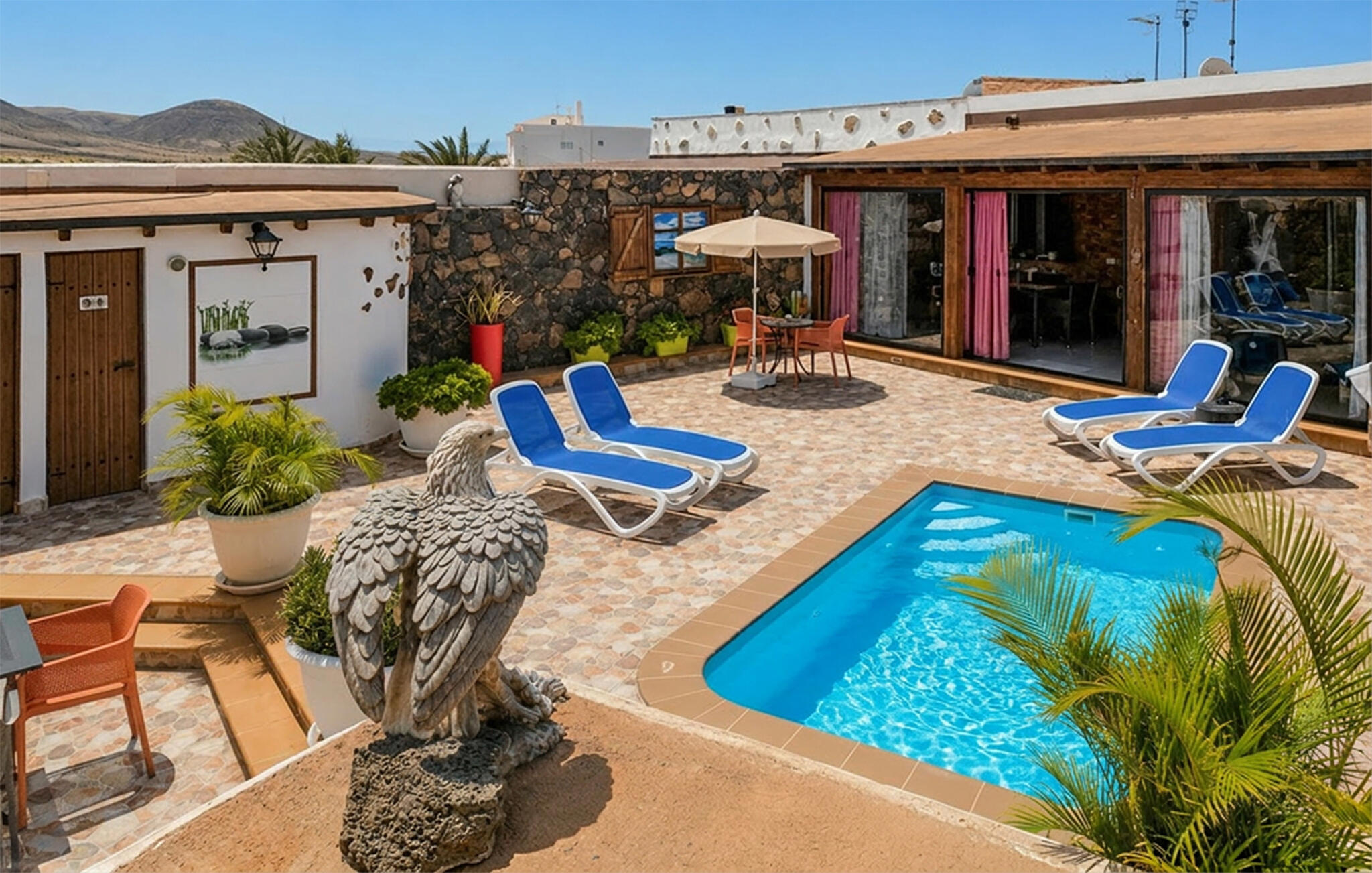 House 2 bedrooms, with pool