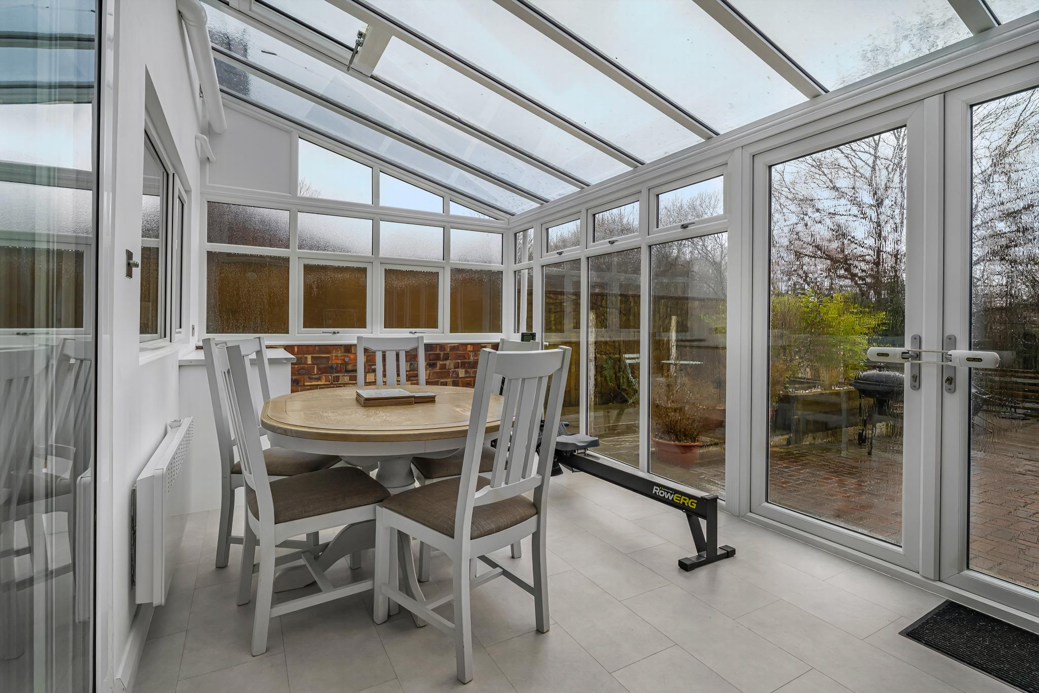 South Manchester Suburbs near Cheadle Village in 67 Kenilworth Road, Stockport SK3 0QL, UK SK3 0QL - Property image 2 - VivreStays