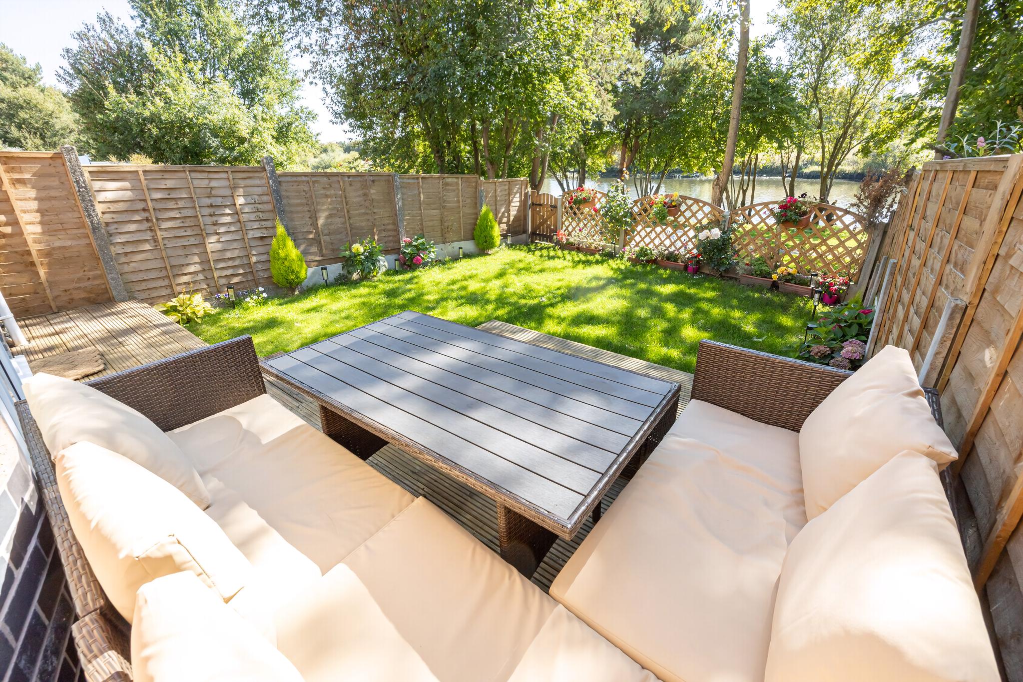 GuestReady - A Haven by the River in 45 Langland Drive, Eccles, Manchester, UK M30 7NJ - Property image 4 - VivreStays