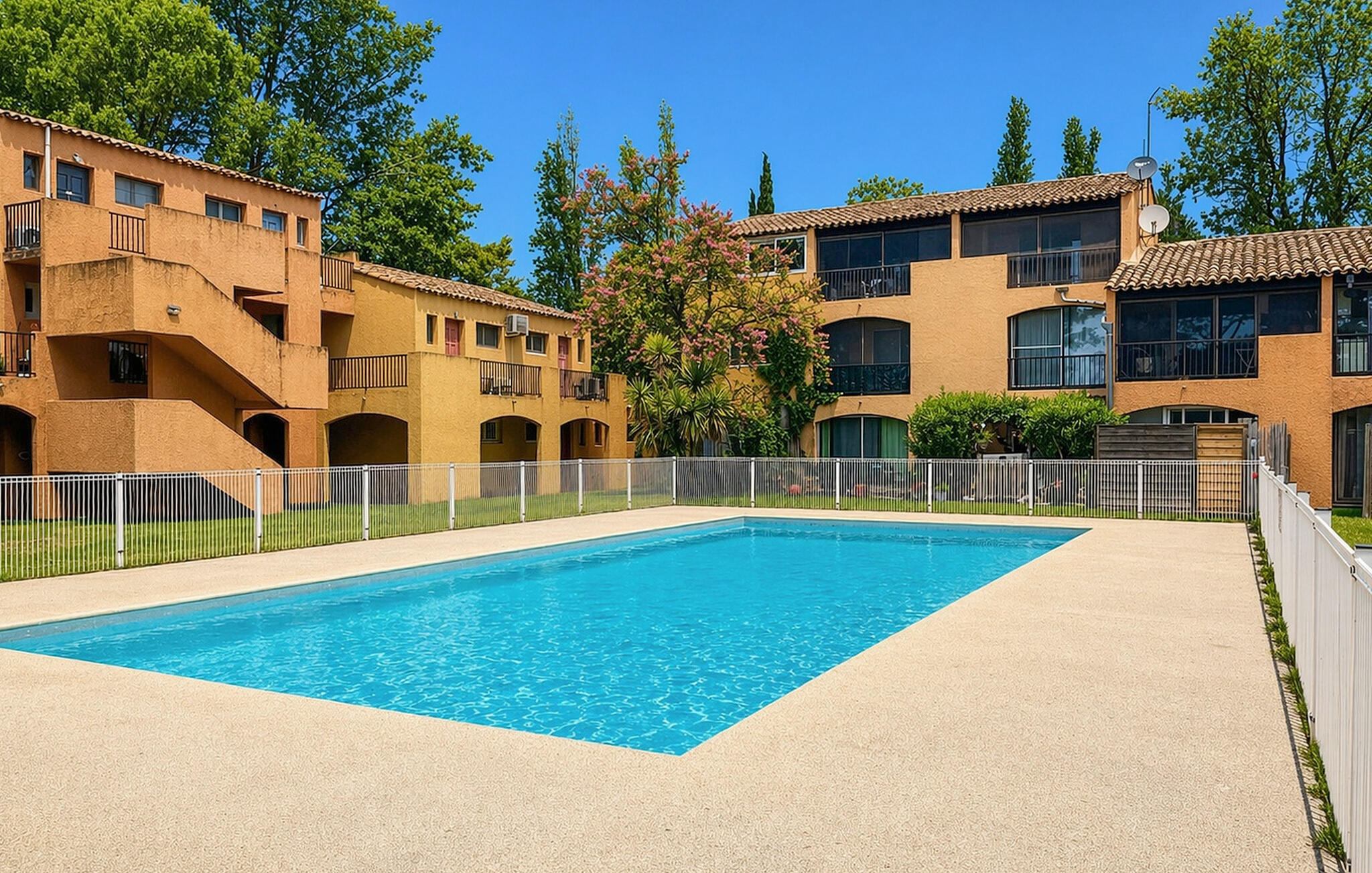 Appartement moderne, 1 chambre, avec piscine
