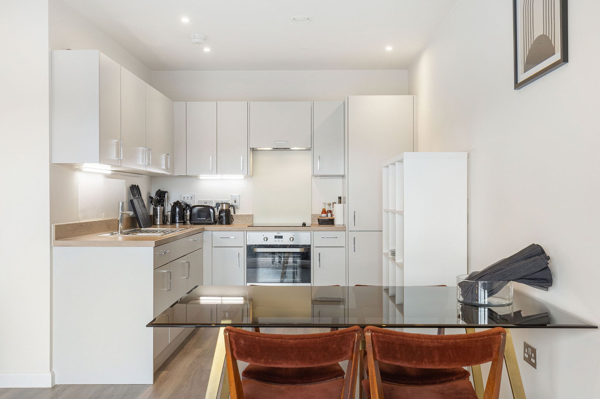 GuestReady - Millbrook Park retreat with balcony in 46 Arum Apartments, 22 Royal Engineers Way, London NW7 1SX, UK NW7 1SX - Property image 13 - VivreStays