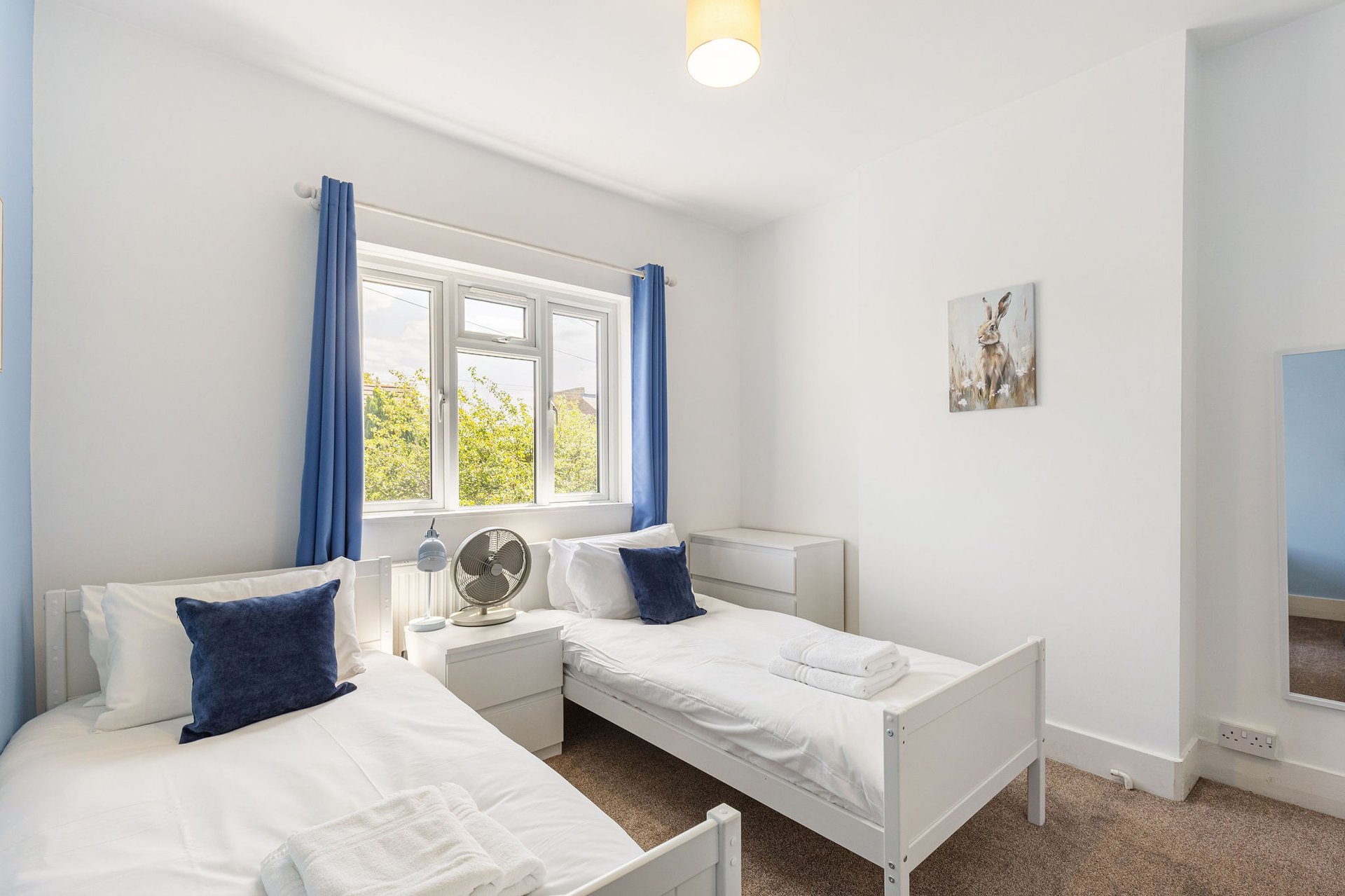 View GuestReady - Charming Kingston Home with Garden in 71 Acre Rd, Kingston upon Thames KT2 6ES, UK KT2 6ES GuestReady - Charming Kingston Home with Garden in 71 Acre Rd, Kingston upon Thames KT2 6ES, UK KT2 6ES - Property image 5 - VivreStays