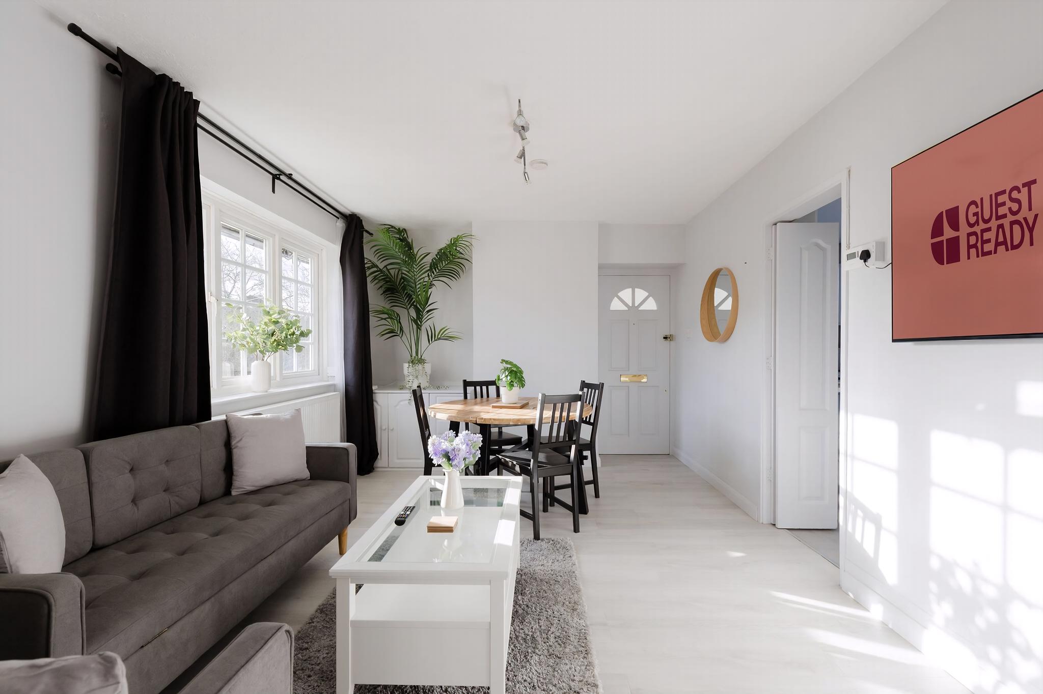 GuestReady - Charming Retreat in North-West London in 20 Goldsmith Lane, London NW9 9AH, UK NW9 9AH - Property image 4 - VivreStays