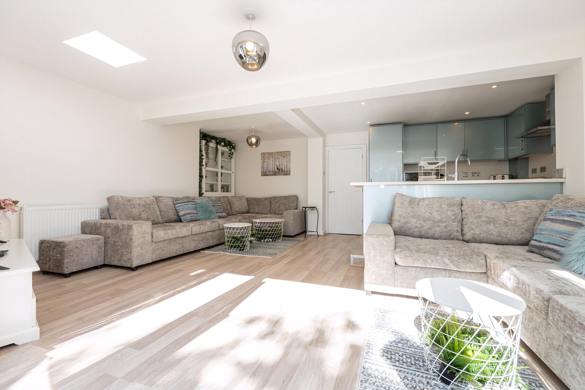 GuestReady - A Haven by the River in 45 Langland Drive, Eccles, Manchester, UK M30 7NJ - Property image 8 - VivreStays