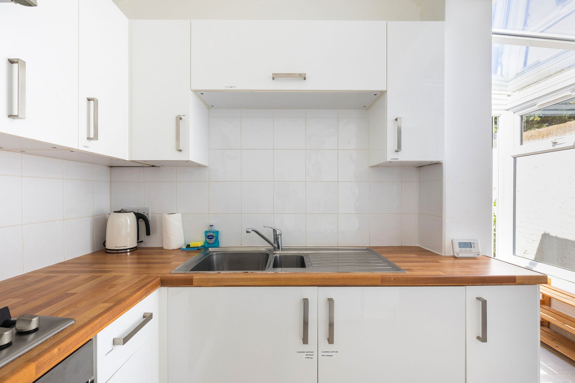 View GuestReady - Charming Kingston Home with Garden in 71 Acre Rd, Kingston upon Thames KT2 6ES, UK KT2 6ES GuestReady - Charming Kingston Home with Garden in 71 Acre Rd, Kingston upon Thames KT2 6ES, UK KT2 6ES - Property image 14 - VivreStays