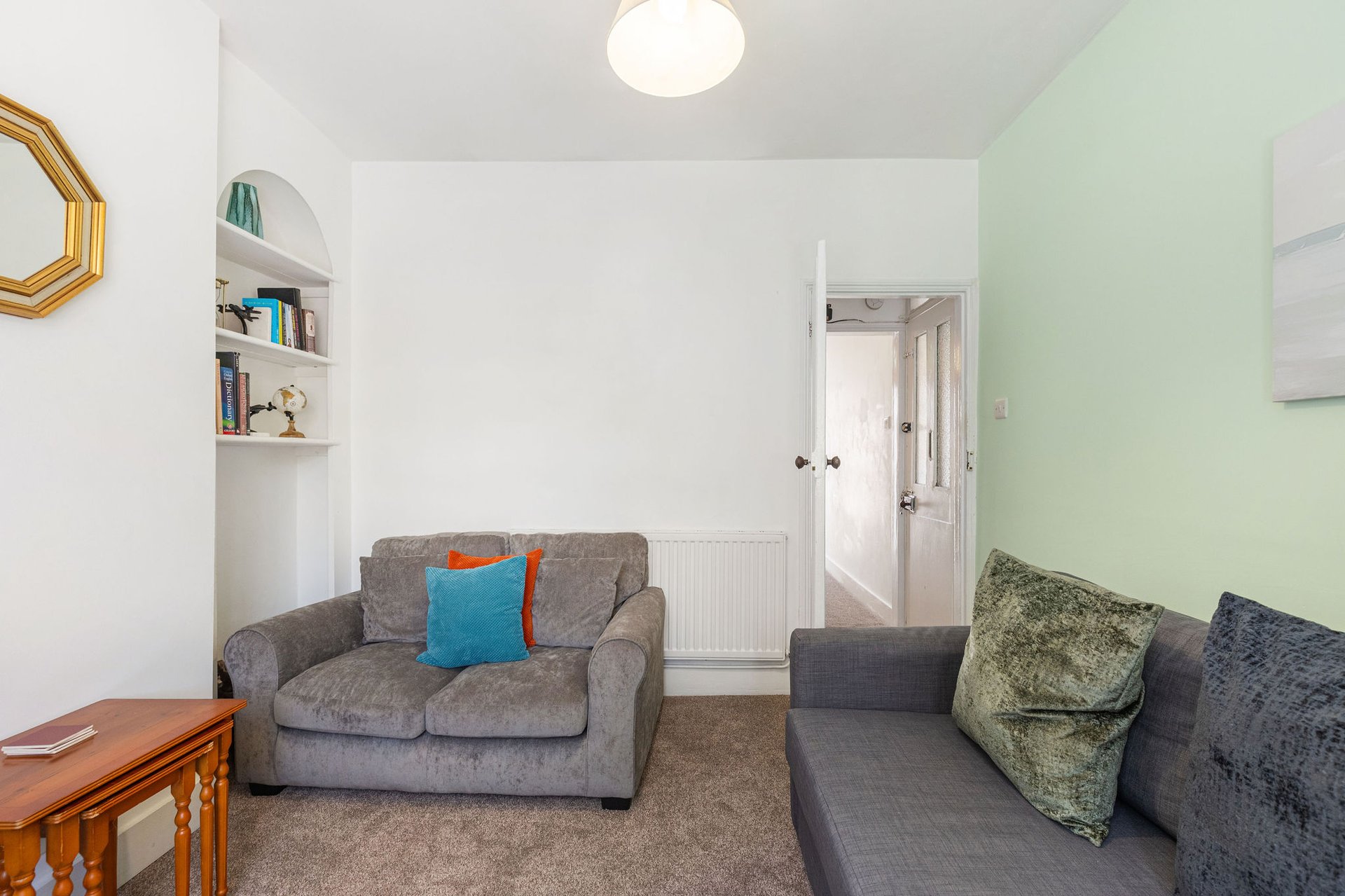 View GuestReady - Charming Kingston Home with Garden in 71 Acre Rd, Kingston upon Thames KT2 6ES, UK KT2 6ES GuestReady - Charming Kingston Home with Garden in 71 Acre Rd, Kingston upon Thames KT2 6ES, UK KT2 6ES - Property image 7 - VivreStays