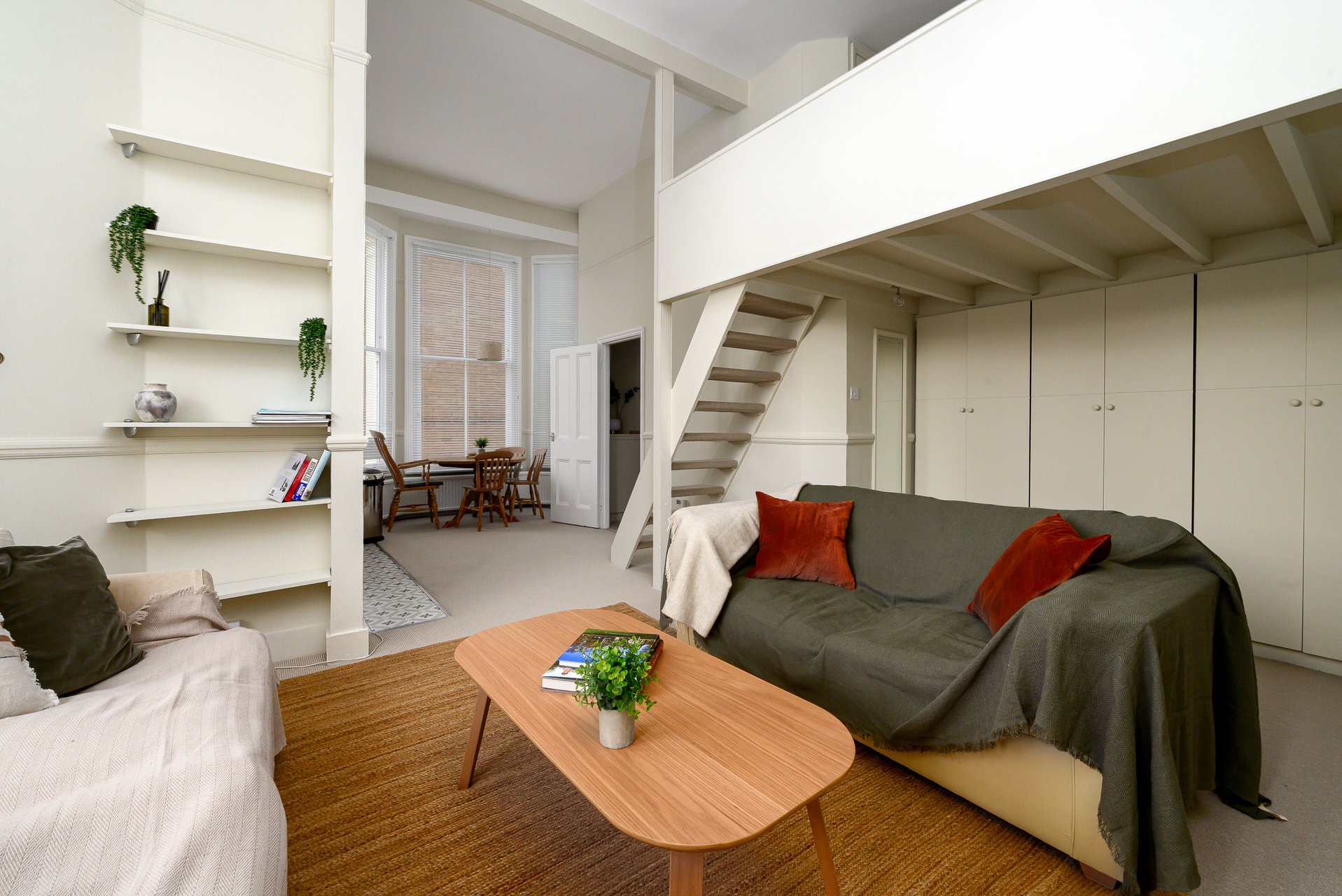 GuestReady - Cosy Loft Studio in Chiswick in flat 2, 2 Devonshire Gardens, London W4 3TW, UK W4 3TW - Property image 12 - VivreStays