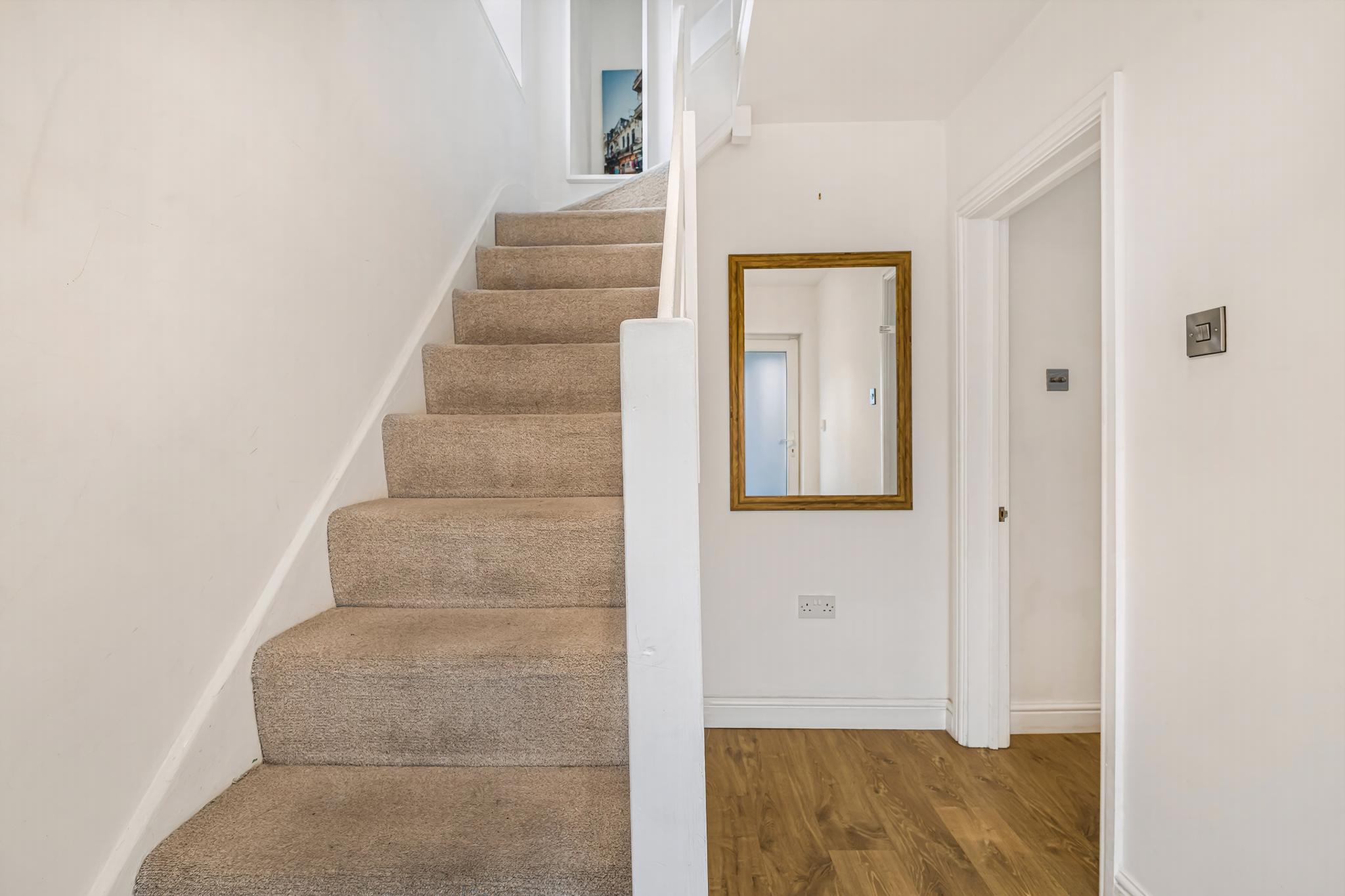 South Manchester Suburbs near Cheadle Village in 67 Kenilworth Road, Stockport SK3 0QL, UK SK3 0QL - Property image 18 - VivreStays