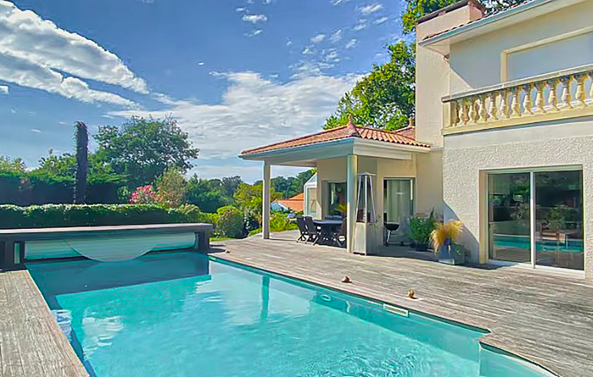 House 3 bedrooms, with pool