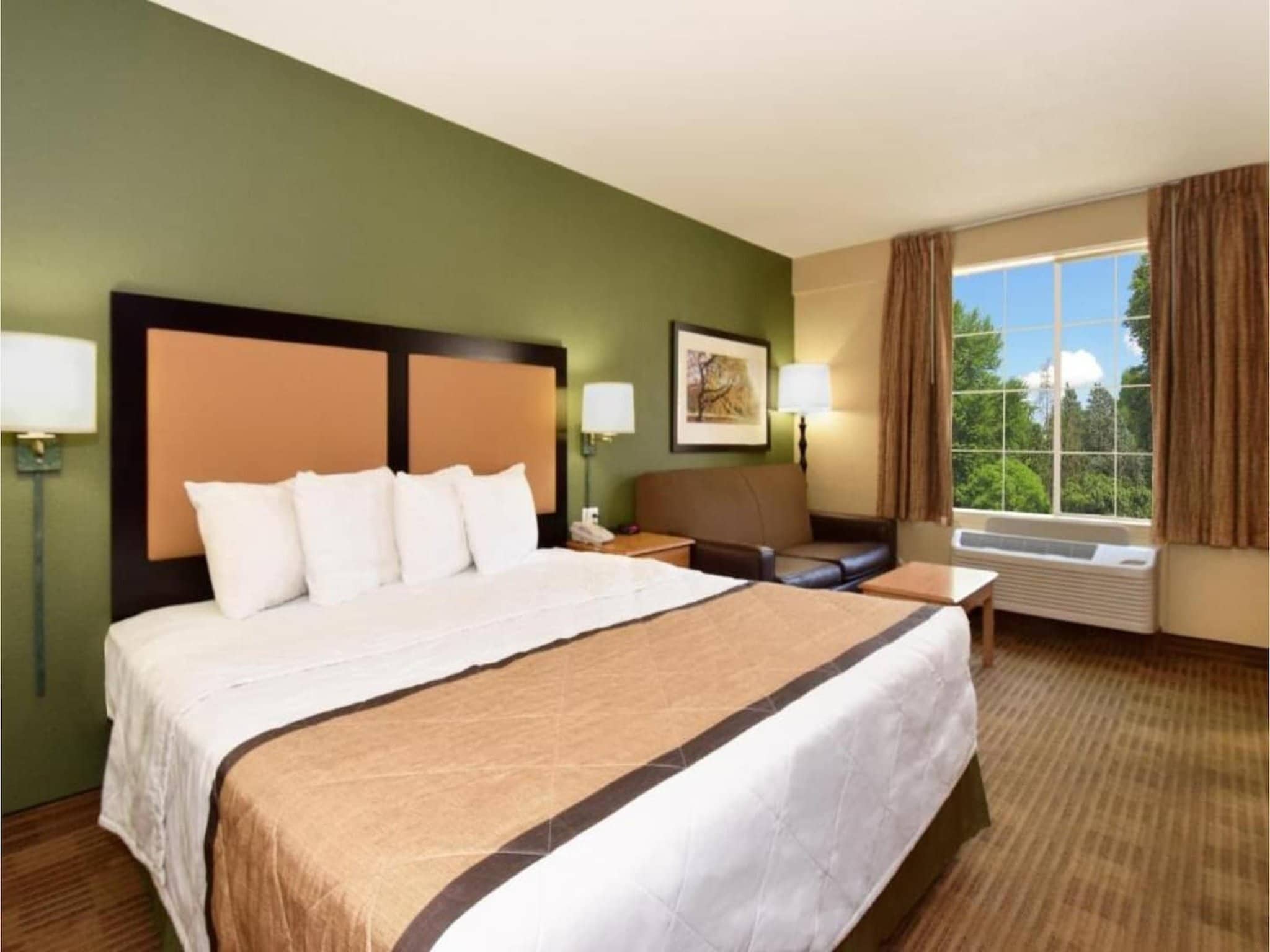 1 Queen Bed | Ada/ri Shower/non-smoking/kitchen - Germantown, MD