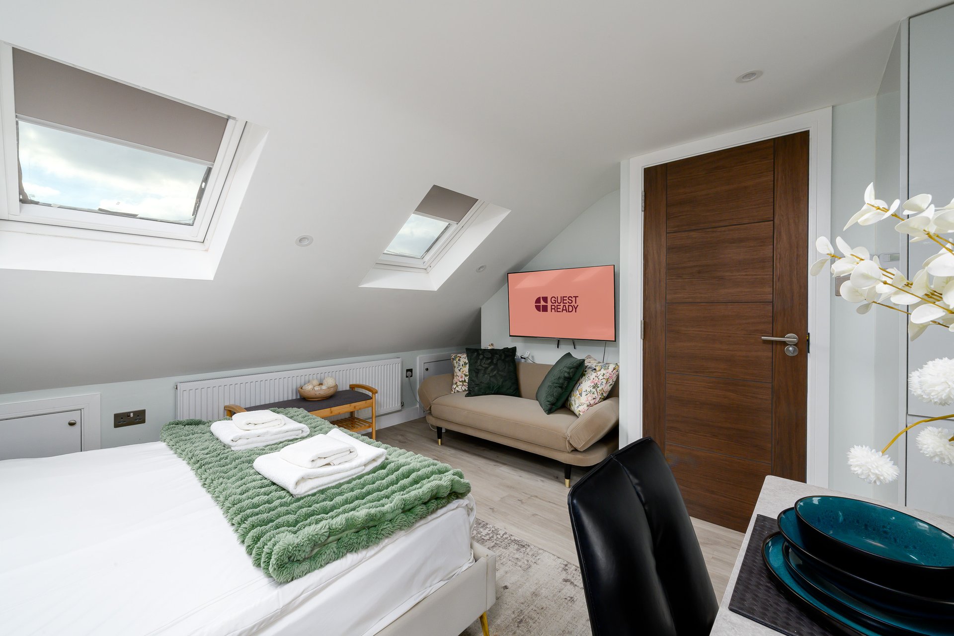View GuestReady - Modern studio near Wembley Stadium in 8 Perimeade Road, Perivale, Greenford UB6 7AR, UK UB6 7AR GuestReady - Modern studio near Wembley Stadium in 8 Perimeade Road, Perivale, Greenford UB6 7AR, UK UB6 7AR - Property image 2 - VivreStays