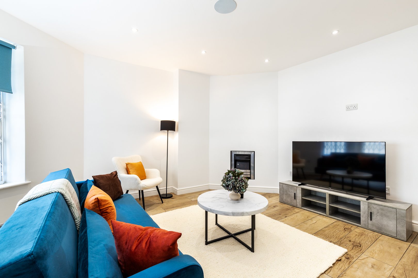 Stylish Holland Park Patio Apartment - London