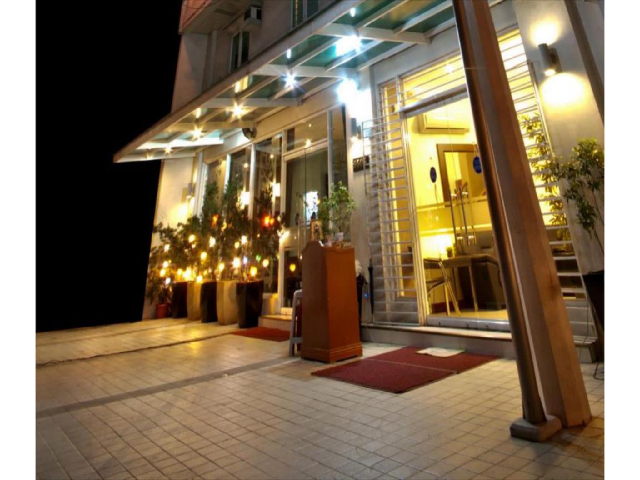 Tropical Twin Escape – Avitel Townhouse Stay - Philippines