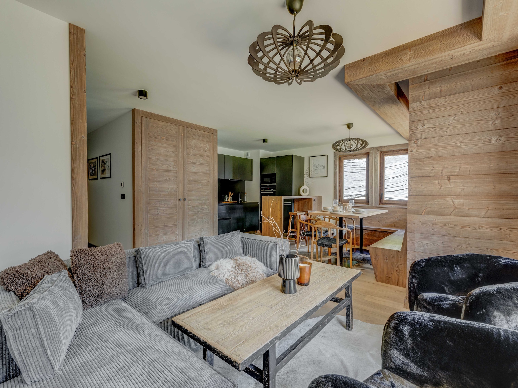 Ideal 3 Bedroom Apartment With 200m2 Garden - Megève