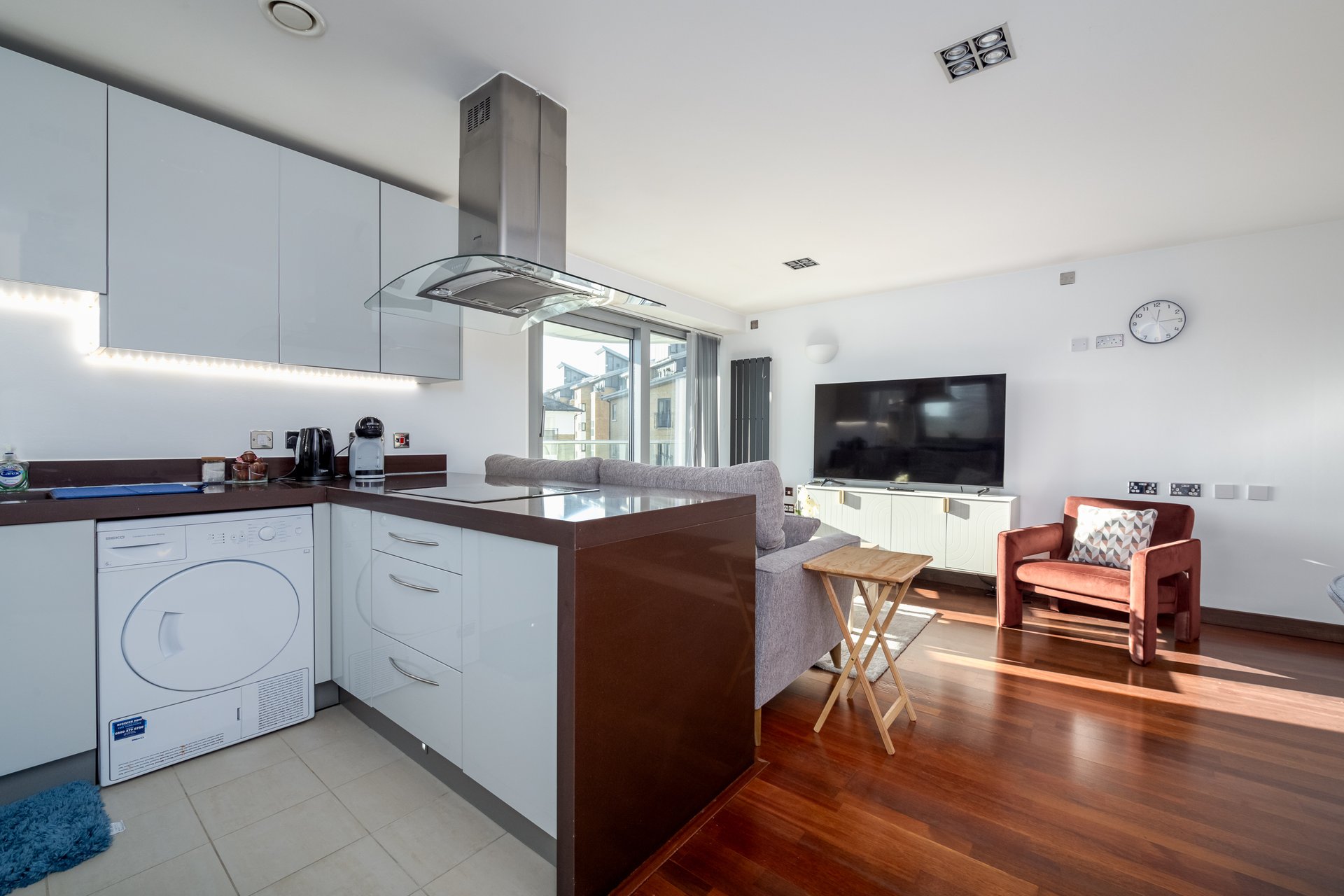 GuestReady - Modern 2bed w Balcony in Battersea in Flat 43 Orbis Wharf, Bridges Court Road, London SW11 3GW, UK, London, United Kingdom - Property image 13 - VivreStays