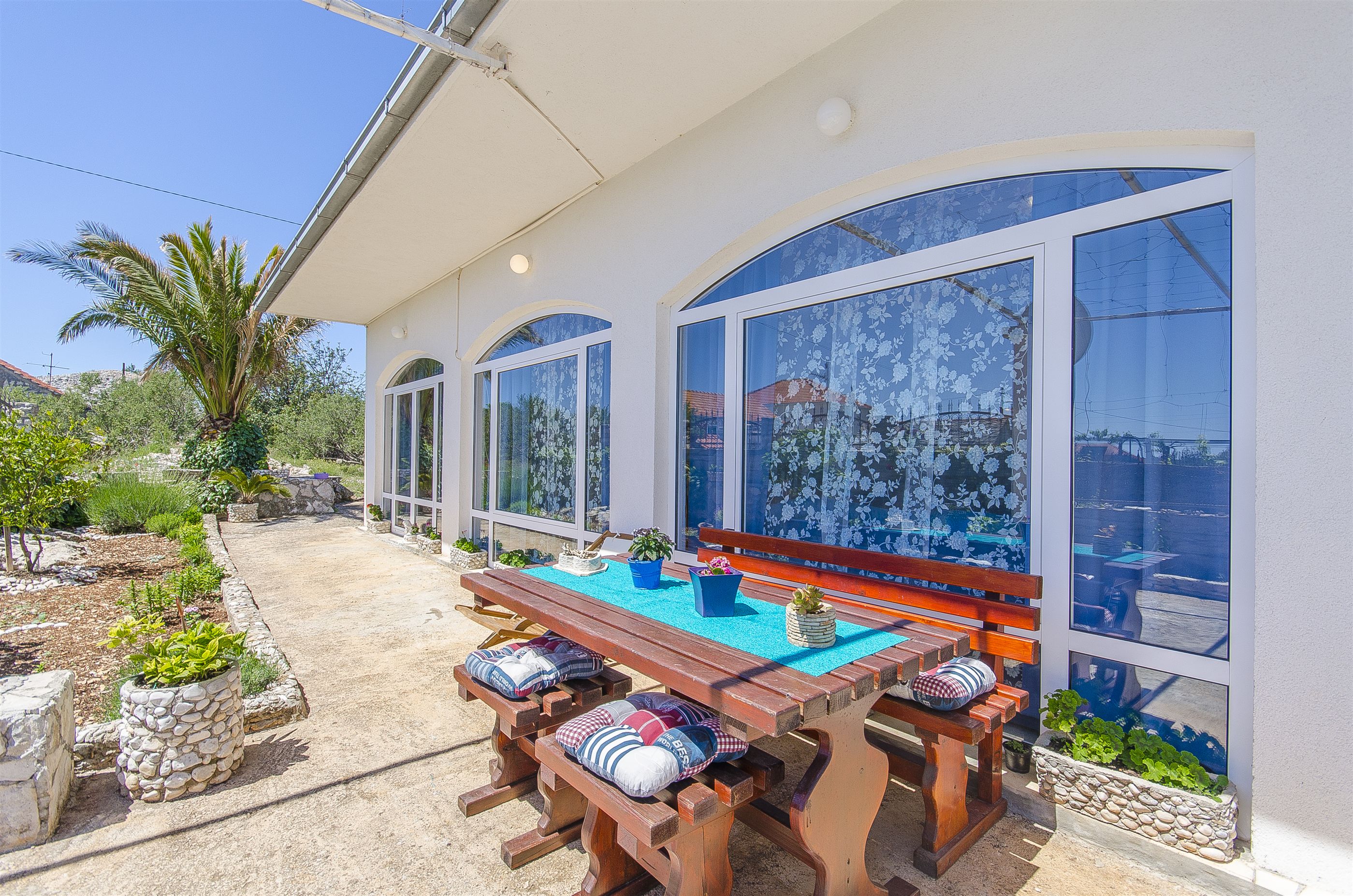 Ferienhaus mit umzäuntem Garten in Grohote (Kroatien) und 2 Hunde erlaubt