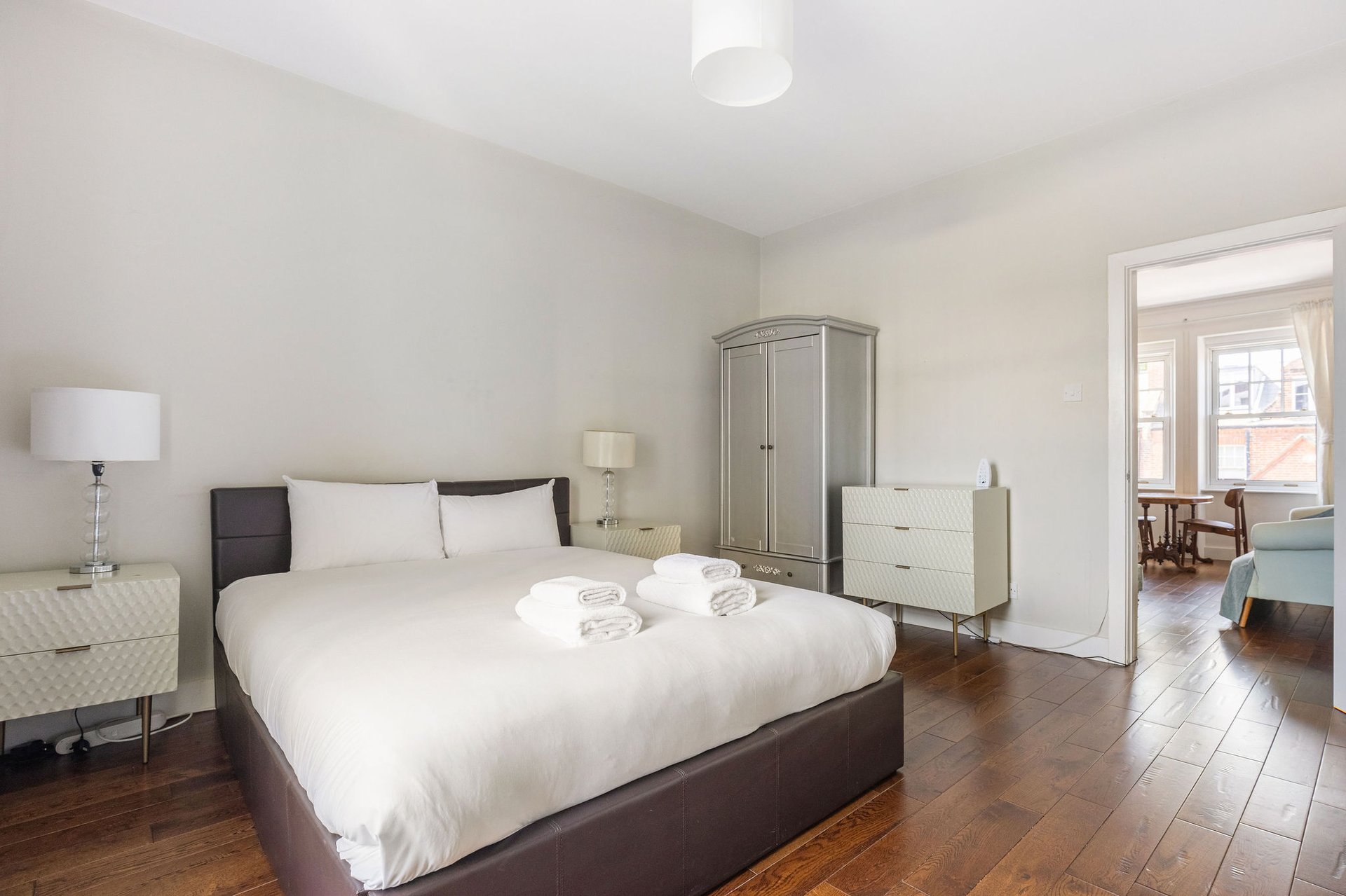 GuestReady - Charming Kensington Flat in flat 4, 34 Avonmore Road, London W14 8RS, UK W14 8RU - Property image 20 - VivreStays
