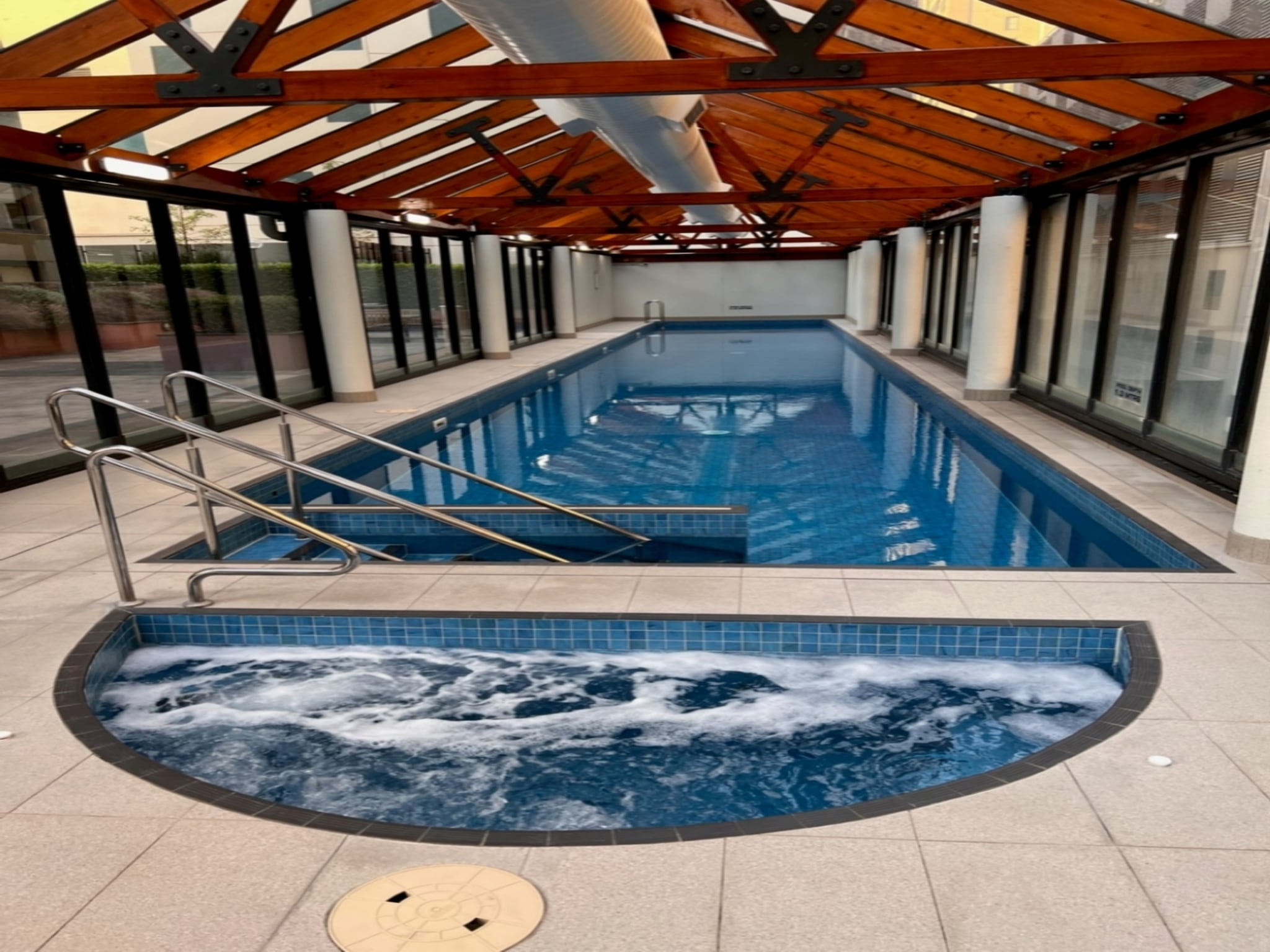 Stylish Arts Precinct Unit With Fabulous Views - Avustralya