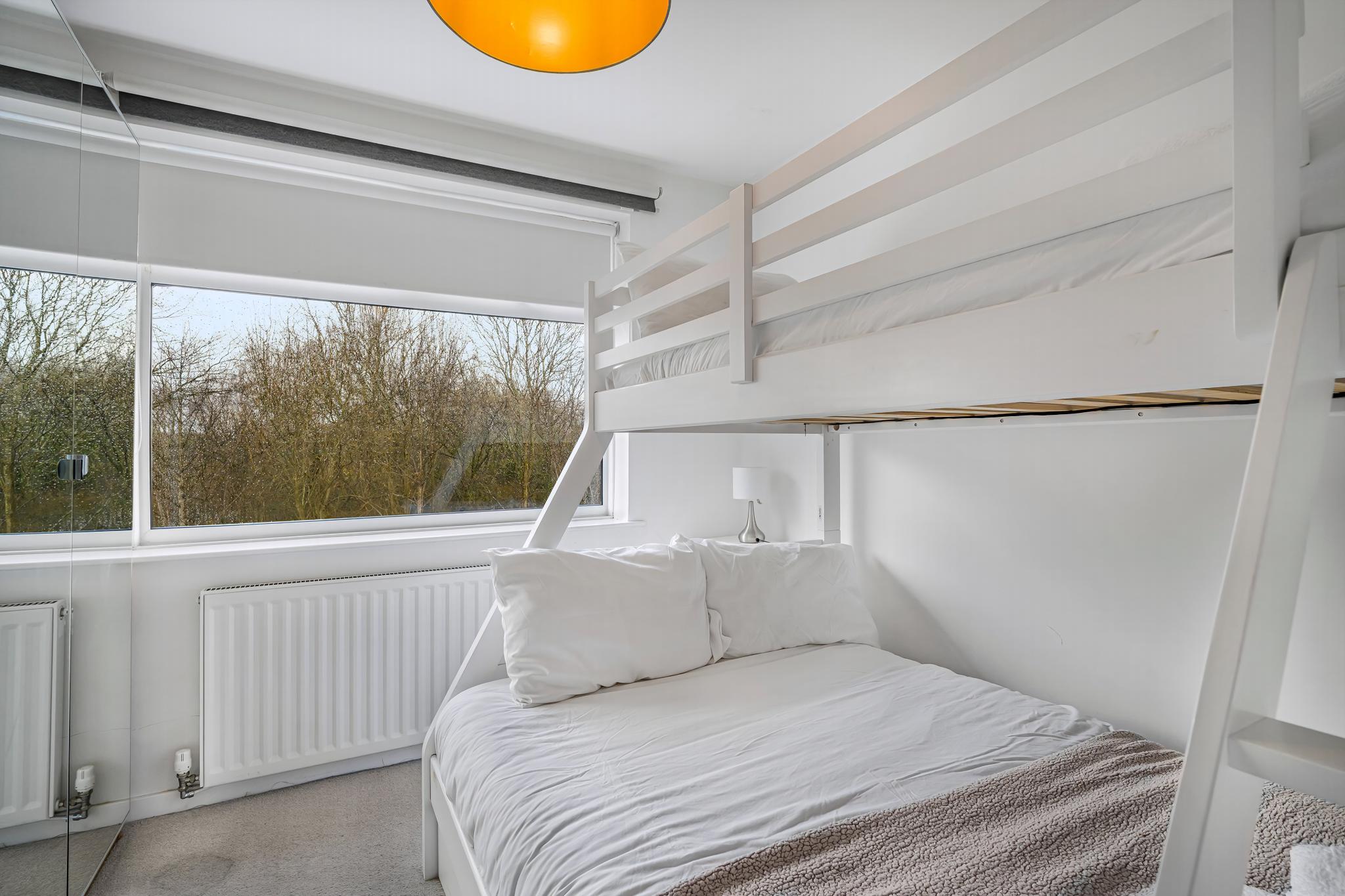 South Manchester Suburbs near Cheadle Village in 67 Kenilworth Road, Stockport SK3 0QL, UK SK3 0QL - Property image 20 - VivreStays