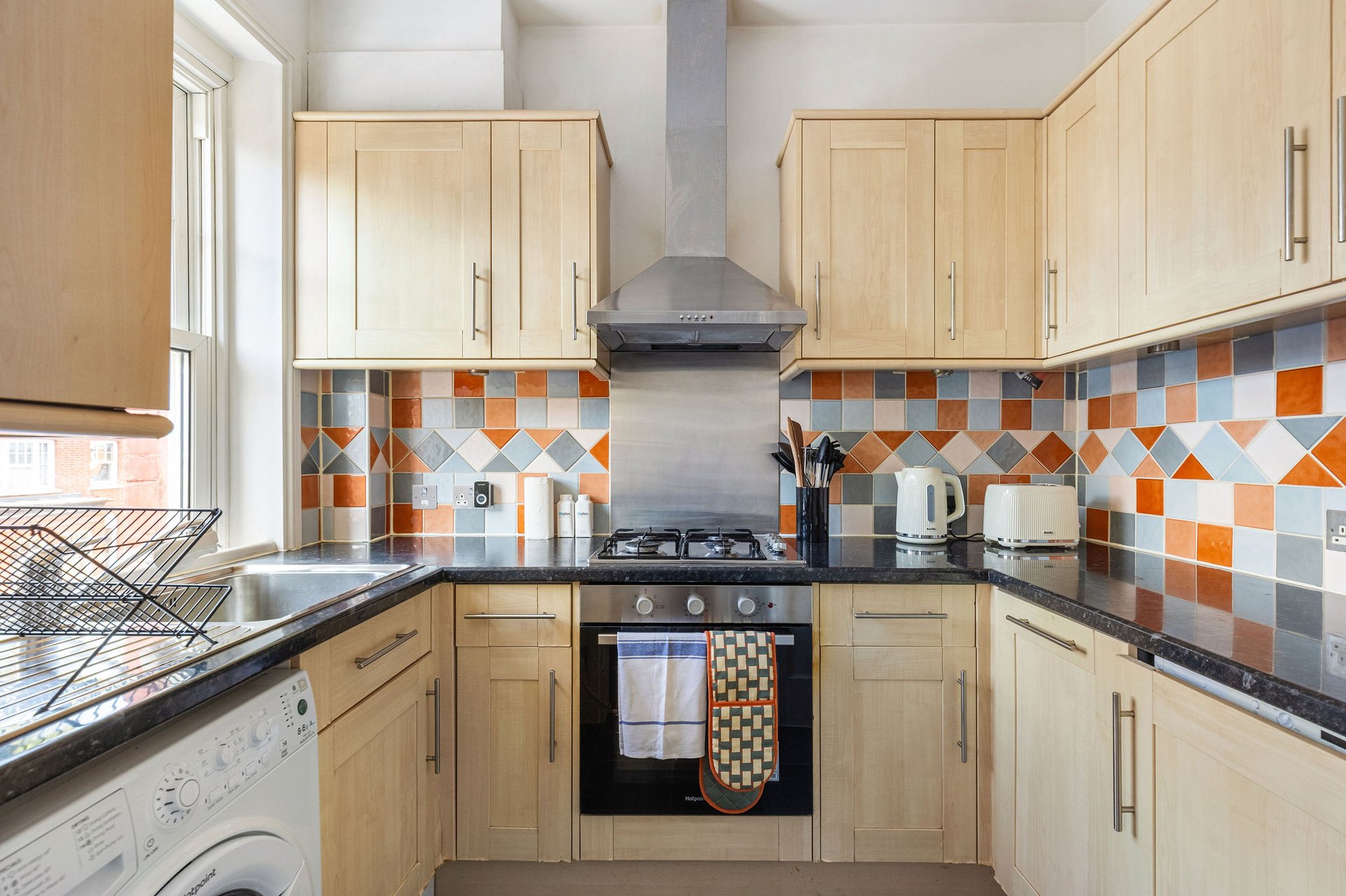 GuestReady - Charming Kensington Flat in flat 4, 34 Avonmore Road, London W14 8RS, UK W14 8RU - Property image 4 - VivreStays