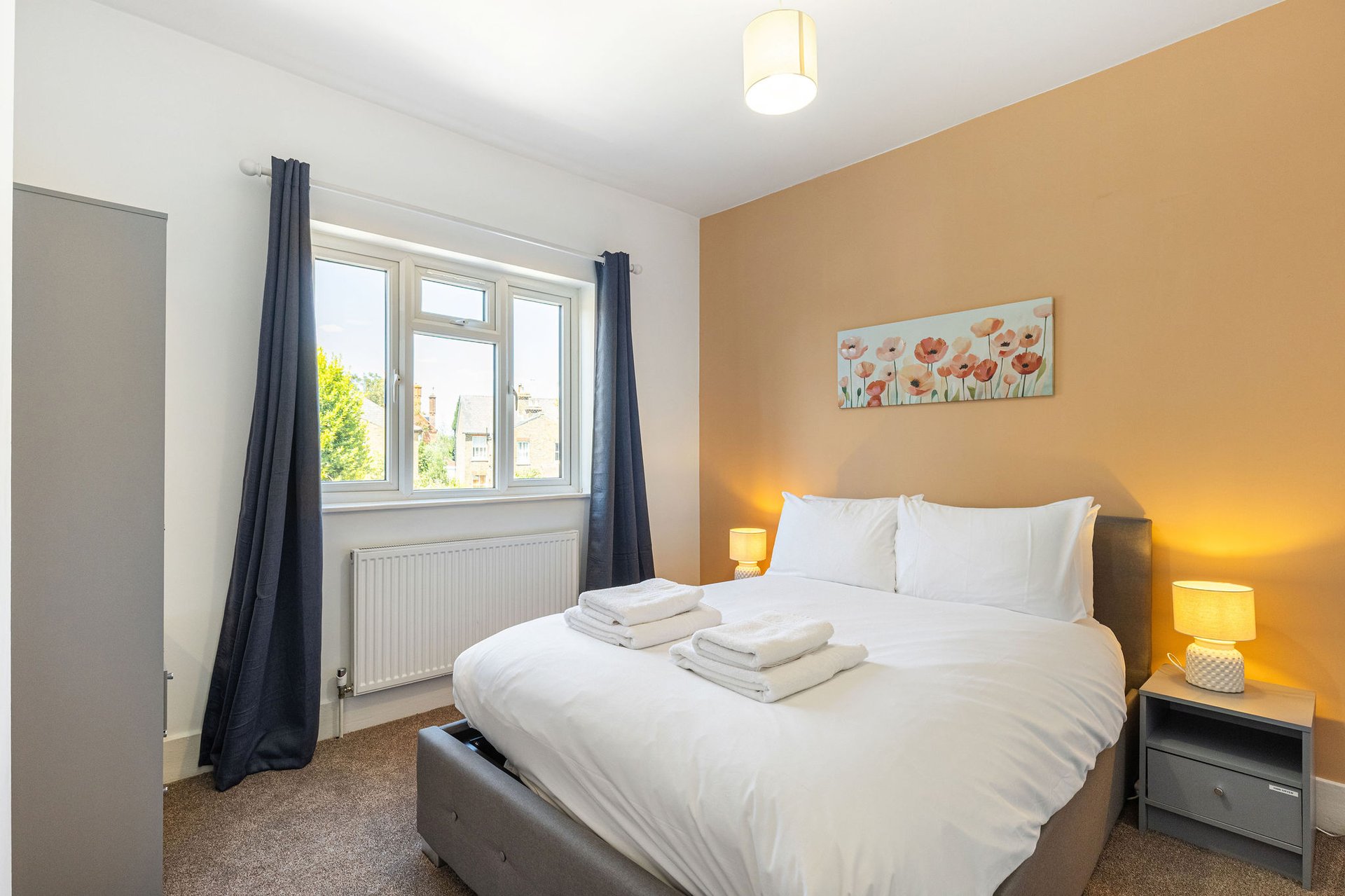 View GuestReady - Charming Kingston Home with Garden in 71 Acre Rd, Kingston upon Thames KT2 6ES, UK KT2 6ES GuestReady - Charming Kingston Home with Garden in 71 Acre Rd, Kingston upon Thames KT2 6ES, UK KT2 6ES - Property image 4 - VivreStays