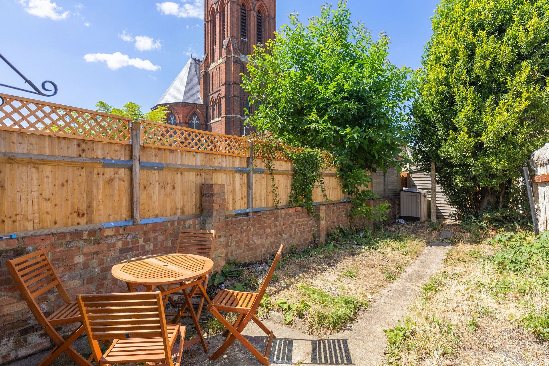 View GuestReady - Charming Kingston Home with Garden in 71 Acre Rd, Kingston upon Thames KT2 6ES, UK KT2 6ES GuestReady - Charming Kingston Home with Garden in 71 Acre Rd, Kingston upon Thames KT2 6ES, UK KT2 6ES - Property image 36 - VivreStays