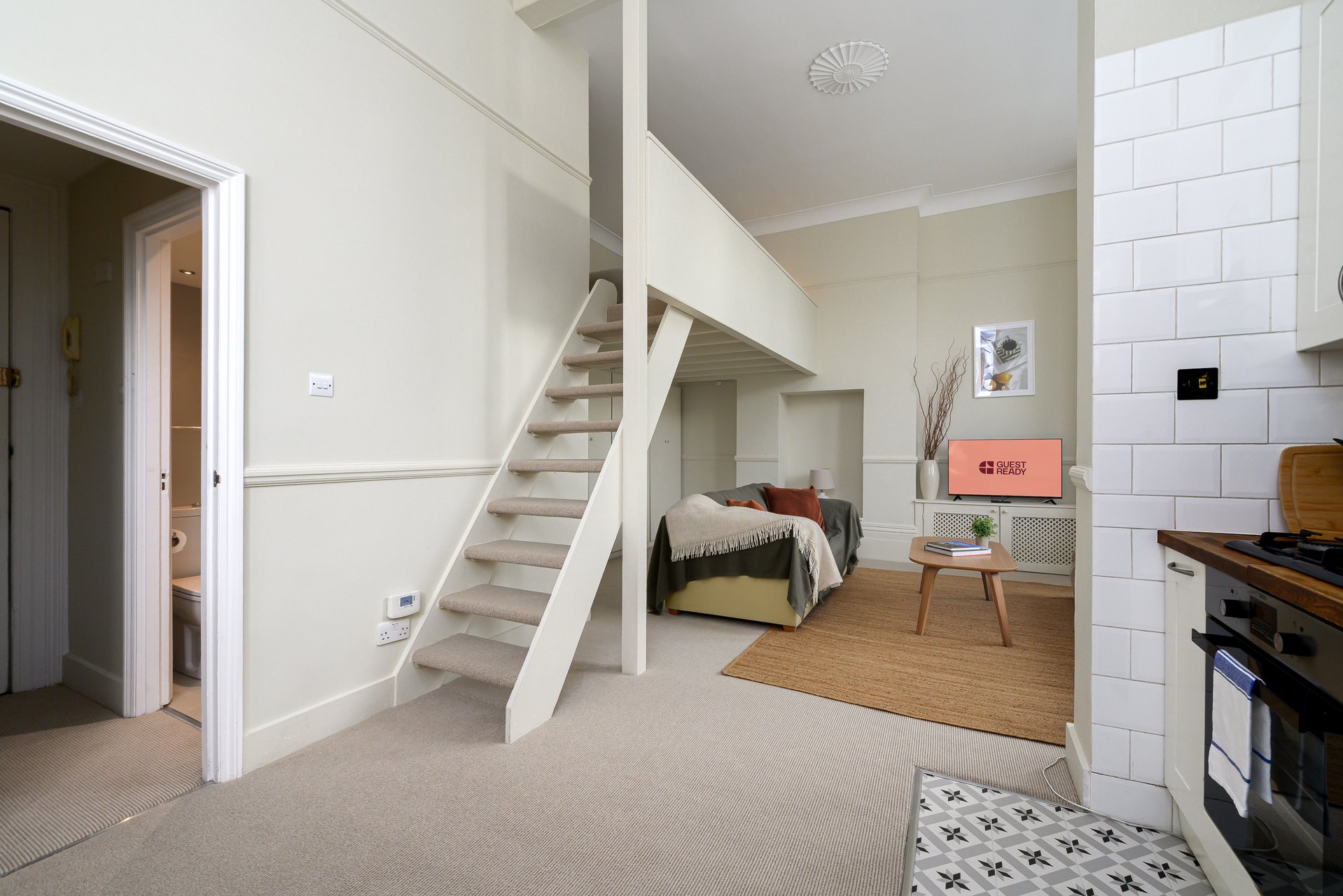 GuestReady - Cosy Loft Studio in Chiswick in flat 2, 2 Devonshire Gardens, London W4 3TW, UK W4 3TW - Property image 19 - VivreStays