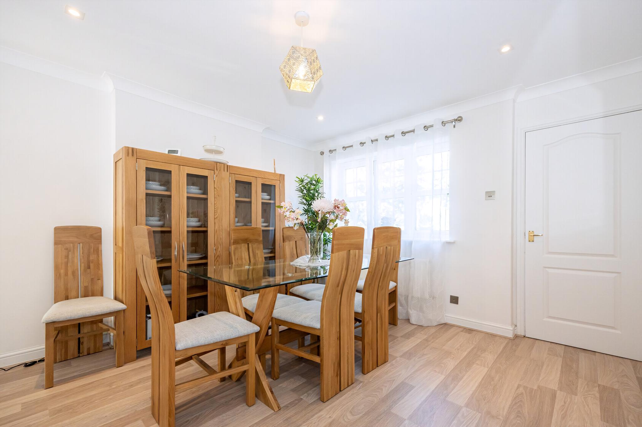 GuestReady - A Haven by the River in 45 Langland Drive, Eccles, Manchester, UK M30 7NJ - Property image 6 - VivreStays