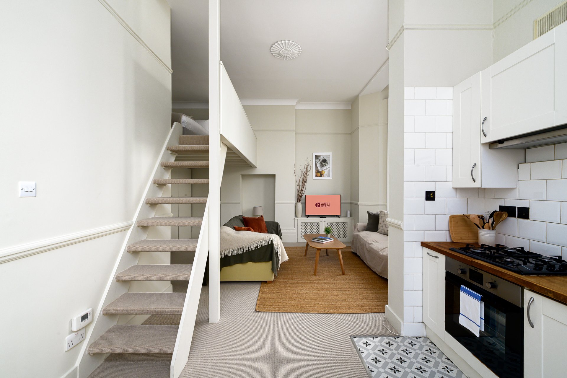 GuestReady - Cosy Loft Studio in Chiswick in flat 2, 2 Devonshire Gardens, London W4 3TW, UK W4 3TW - Property image 4 - VivreStays
