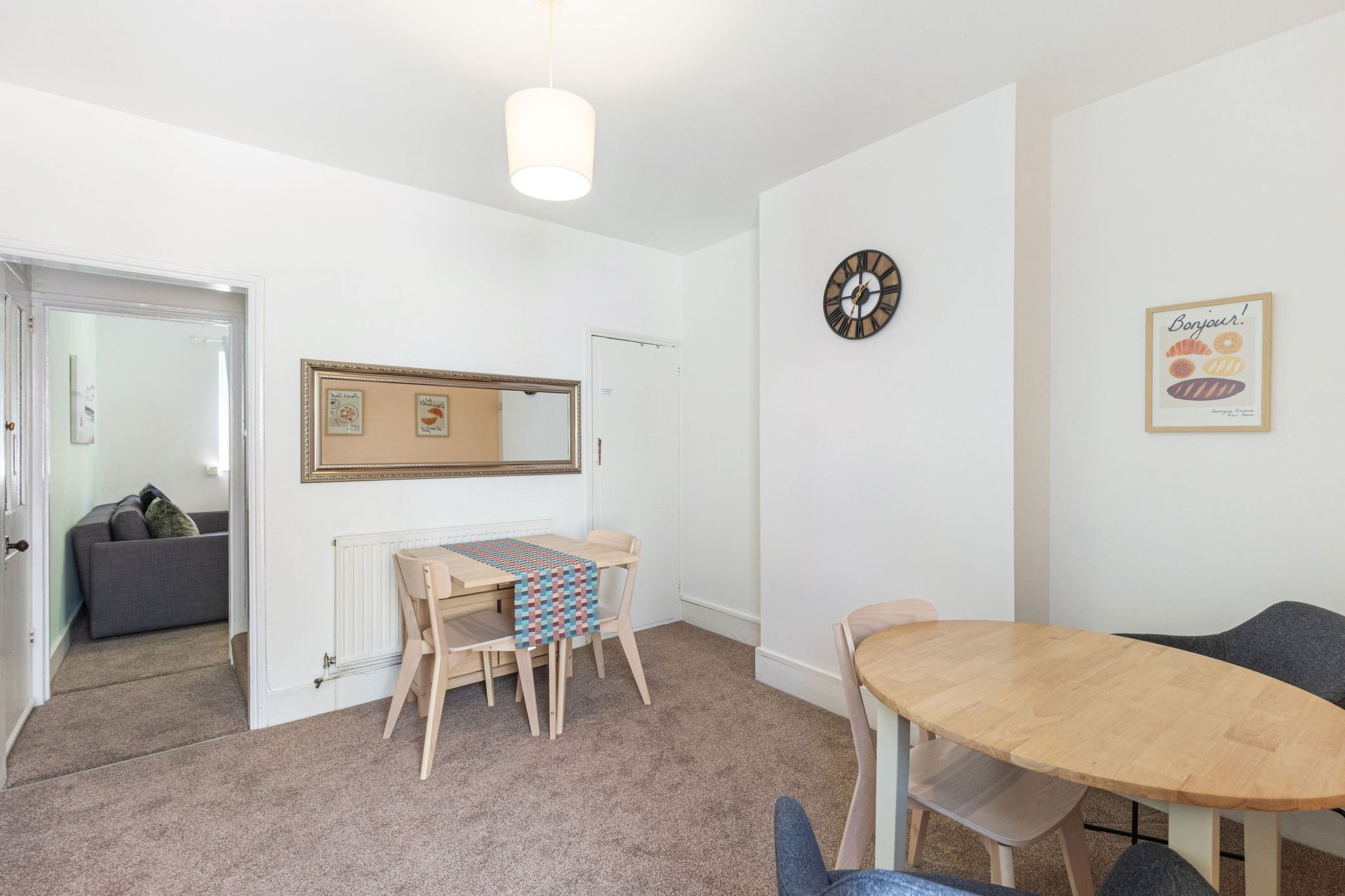 View GuestReady - Charming Kingston Home with Garden in 71 Acre Rd, Kingston upon Thames KT2 6ES, UK KT2 6ES GuestReady - Charming Kingston Home with Garden in 71 Acre Rd, Kingston upon Thames KT2 6ES, UK KT2 6ES - Property image 18 - VivreStays