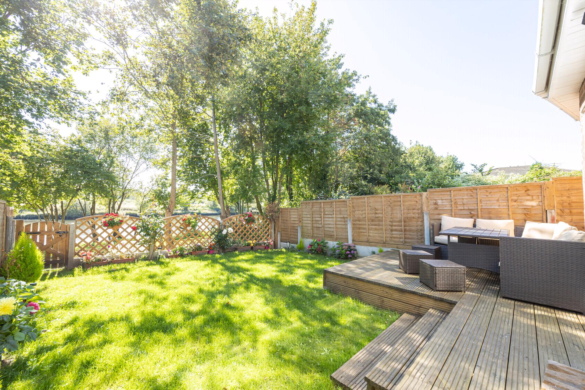 GuestReady - A Haven by the River in 45 Langland Drive, Eccles, Manchester, UK M30 7NJ - Property image 35 - VivreStays