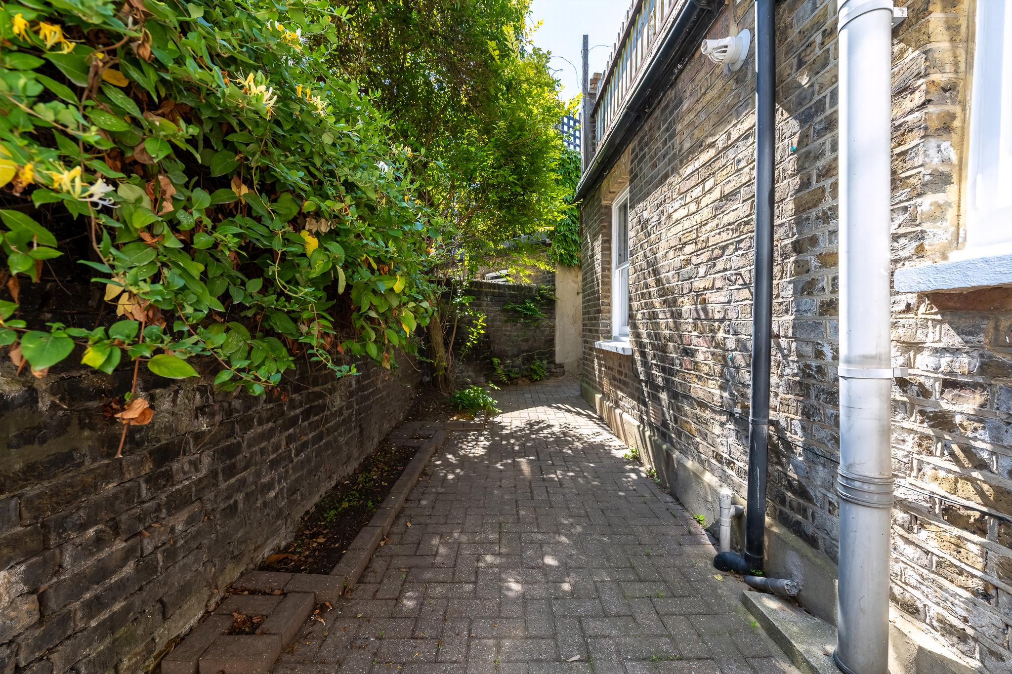 GuestReady - 2bed Battersea flat with Patio in 59 Broughton Street, London SW8 3QX, UK, London, United Kingdom - Property image 21 - VivreStays